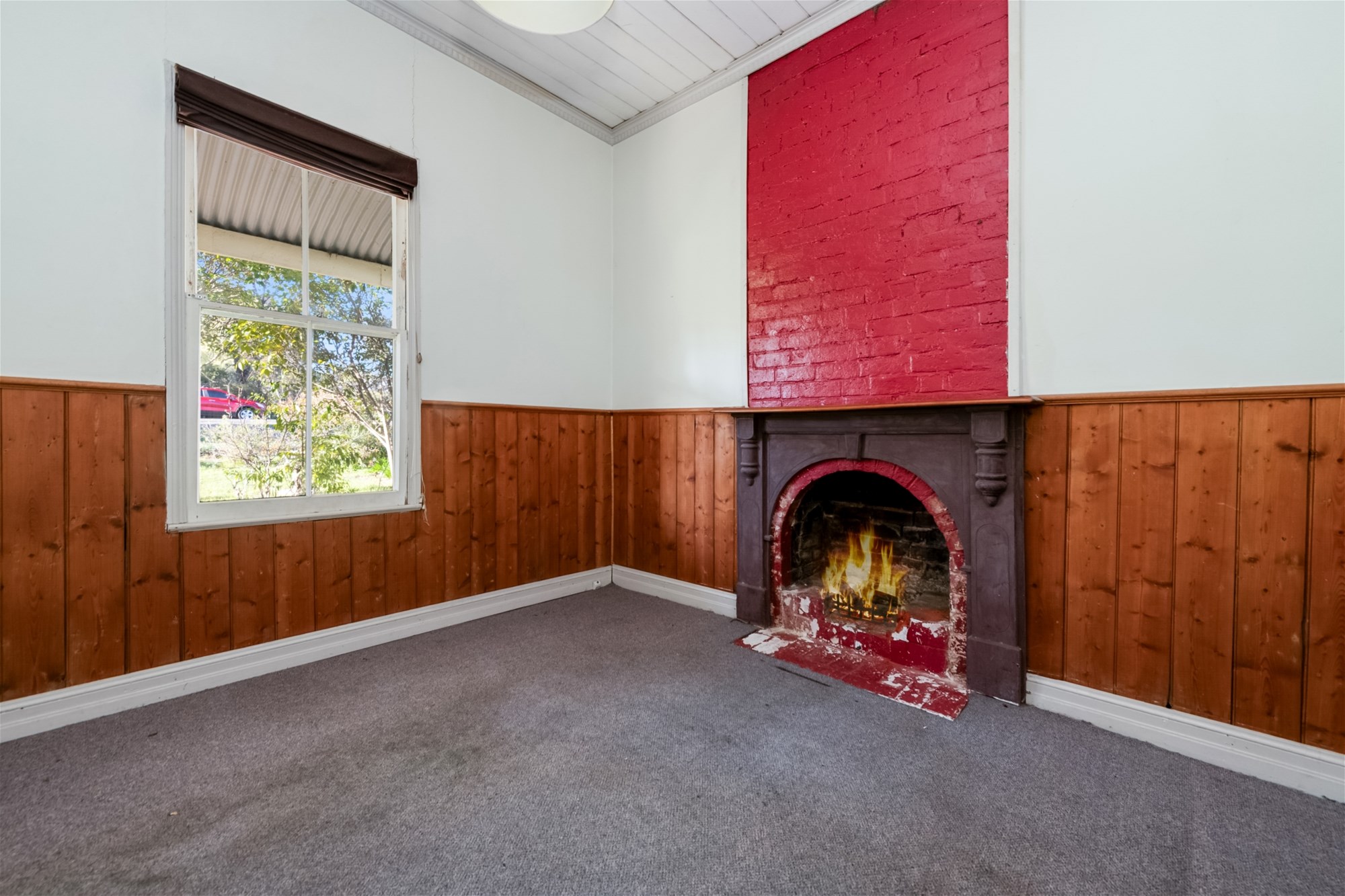 Charming city fringe cottage with 3