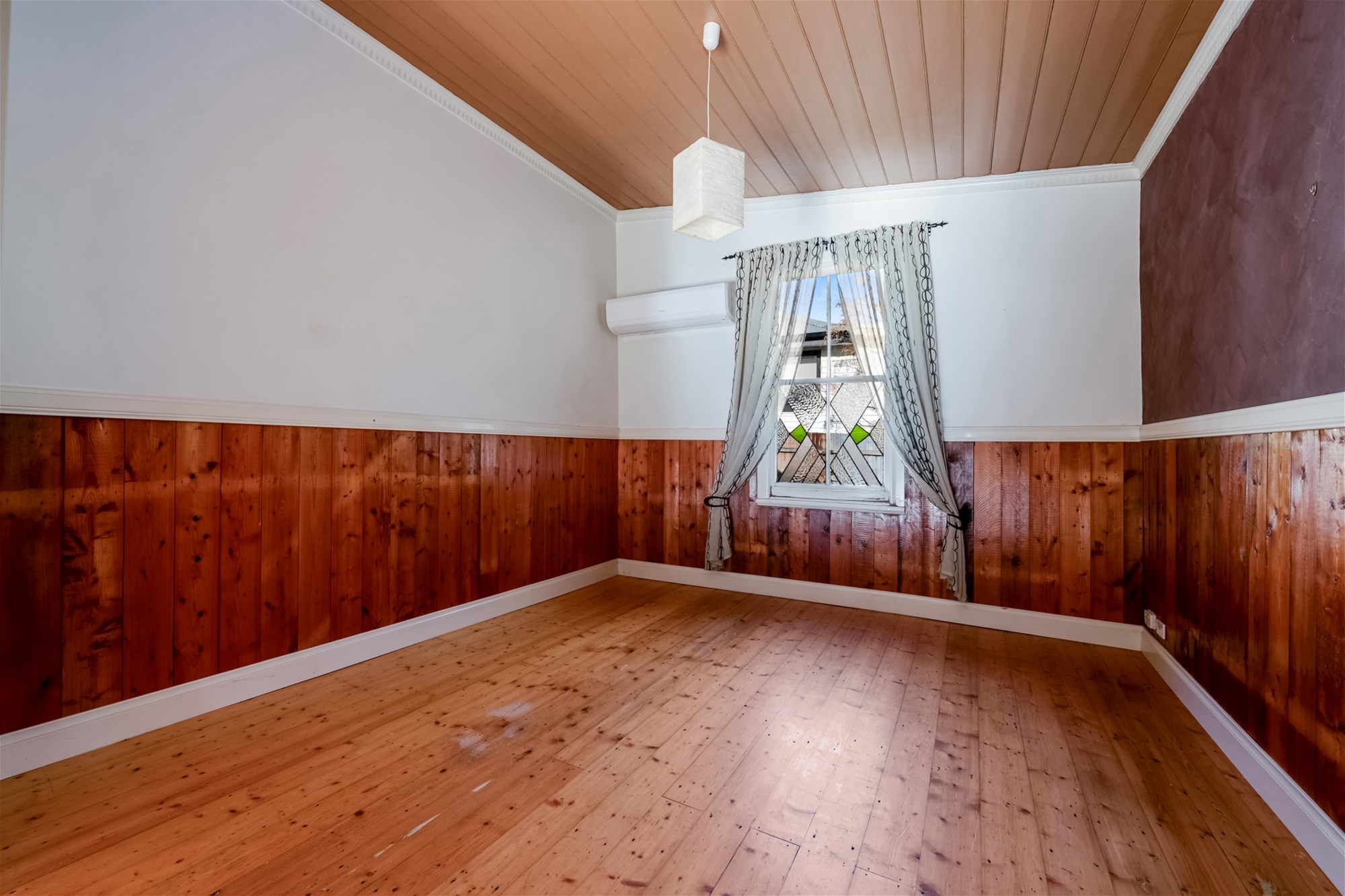 Charming city fringe cottage with 2