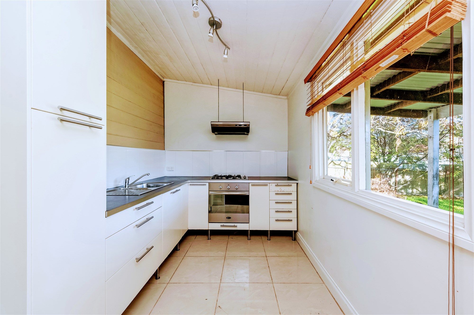 Charming city fringe cottage with 4
