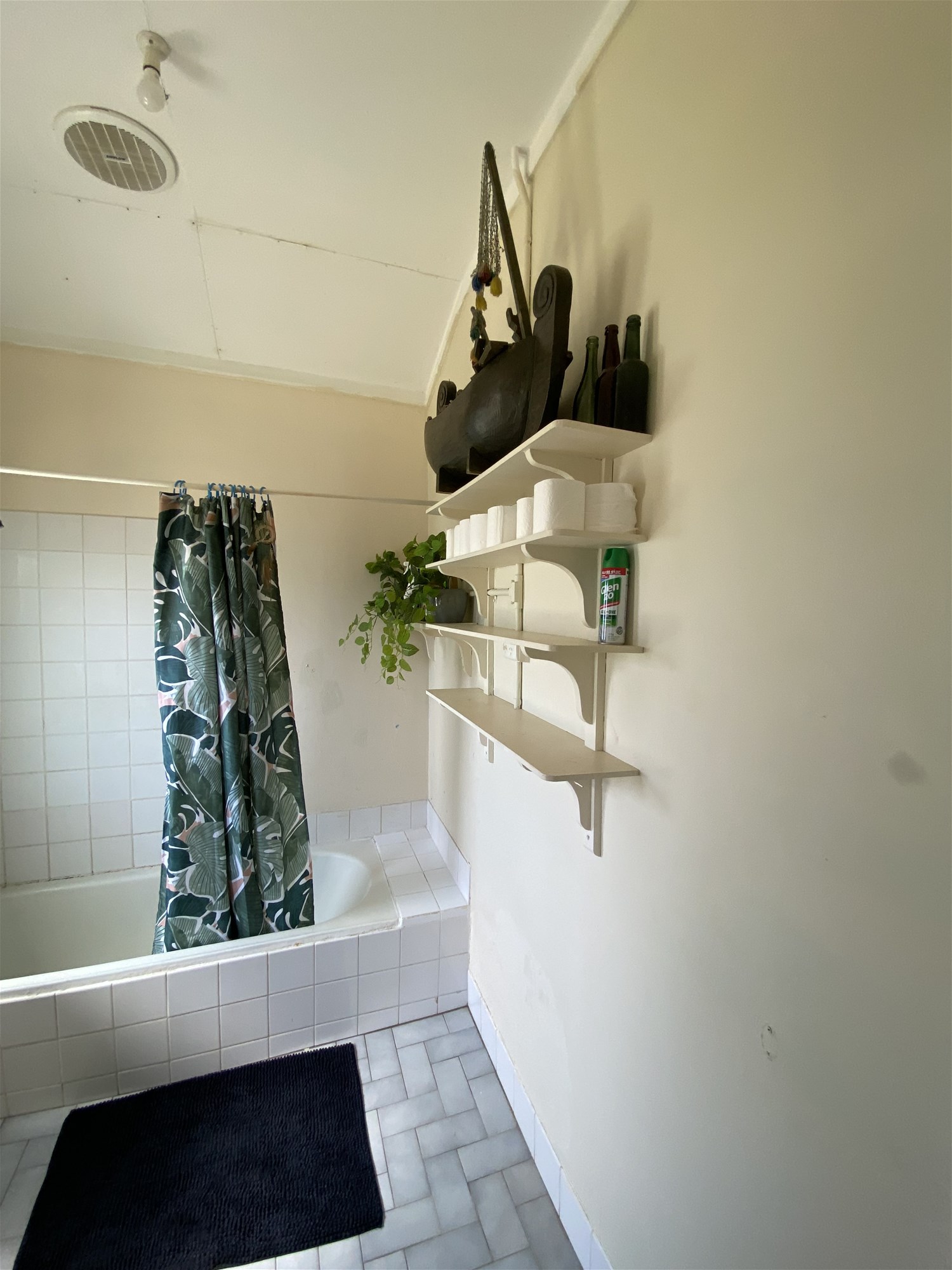 “Island Paradise Living: Charming Studio 17
