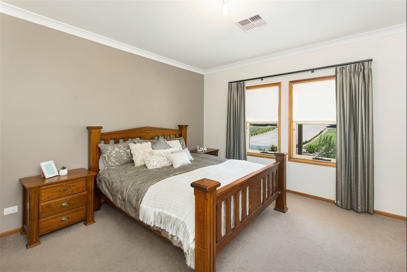 Ideal Spacious Family Home In 9