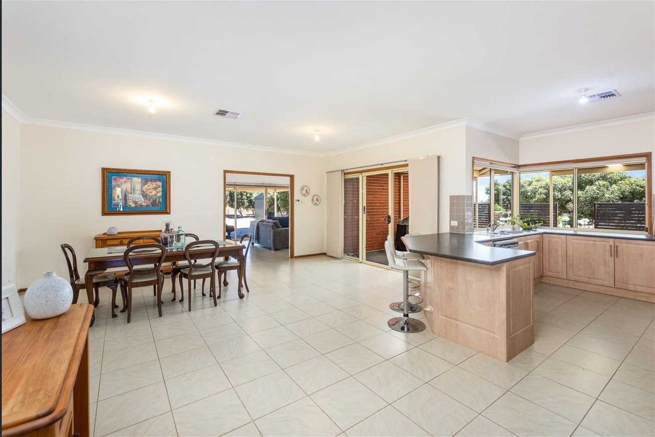 Ideal Spacious Family Home In 5