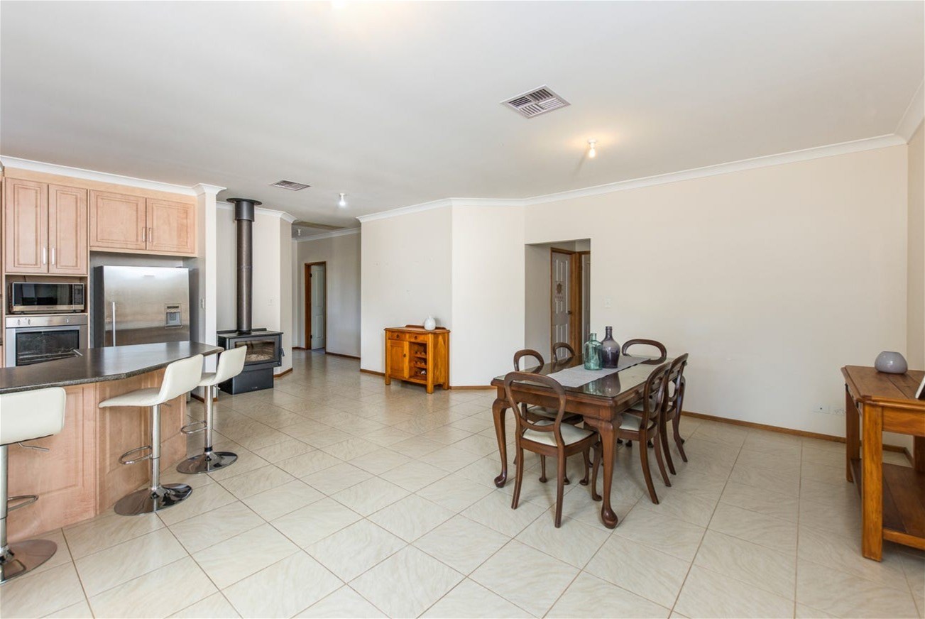Ideal Spacious Family Home In 6