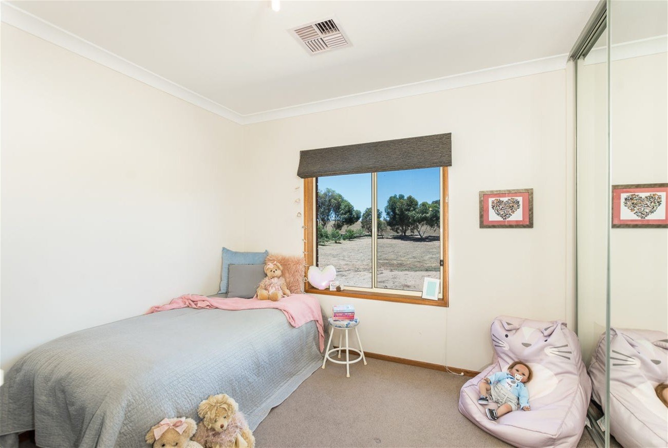 Ideal Spacious Family Home In 11