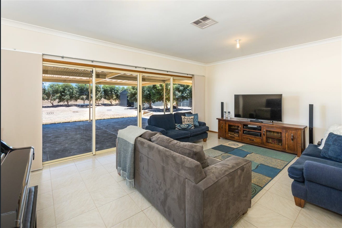 Ideal Spacious Family Home In 13