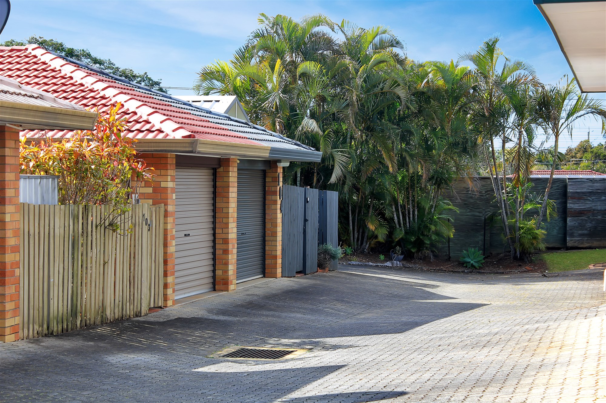2 Bedroom Townhouse in Leafy 10