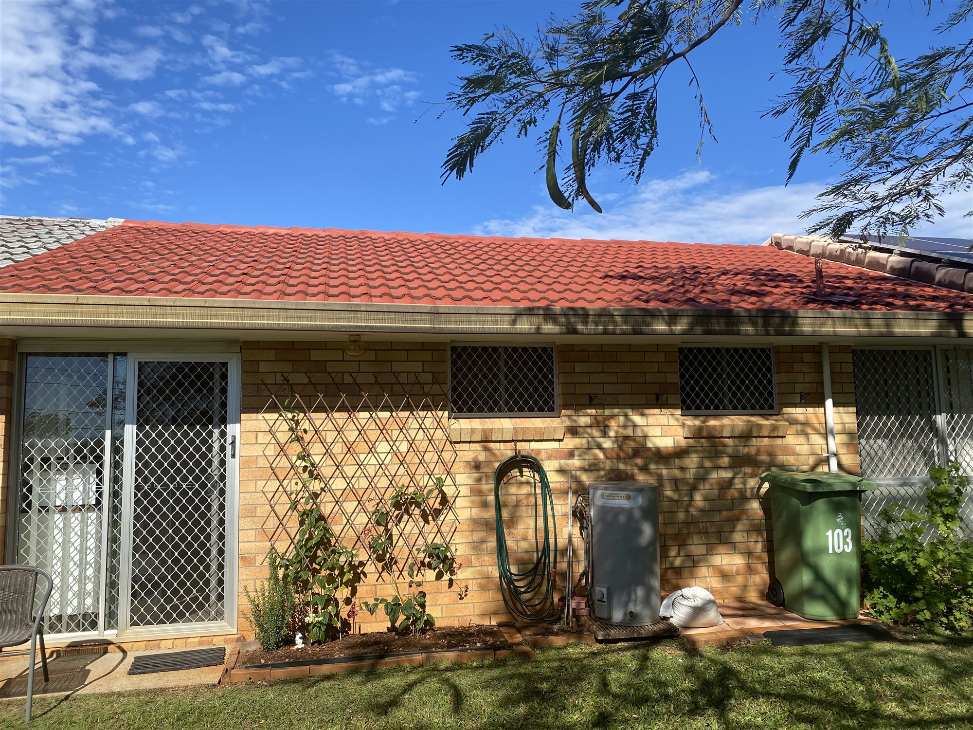 2 Bedroom Townhouse in Leafy 7