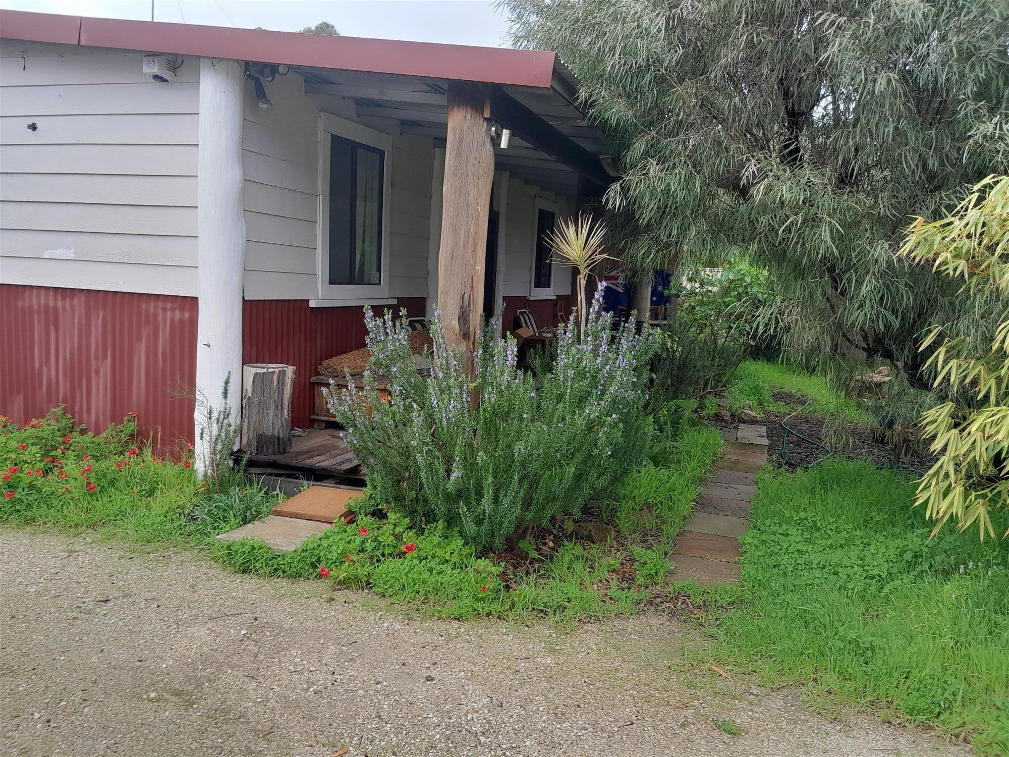 HOME FOR SALE 4/5/6 beds   2 bath  11 cars  890m2