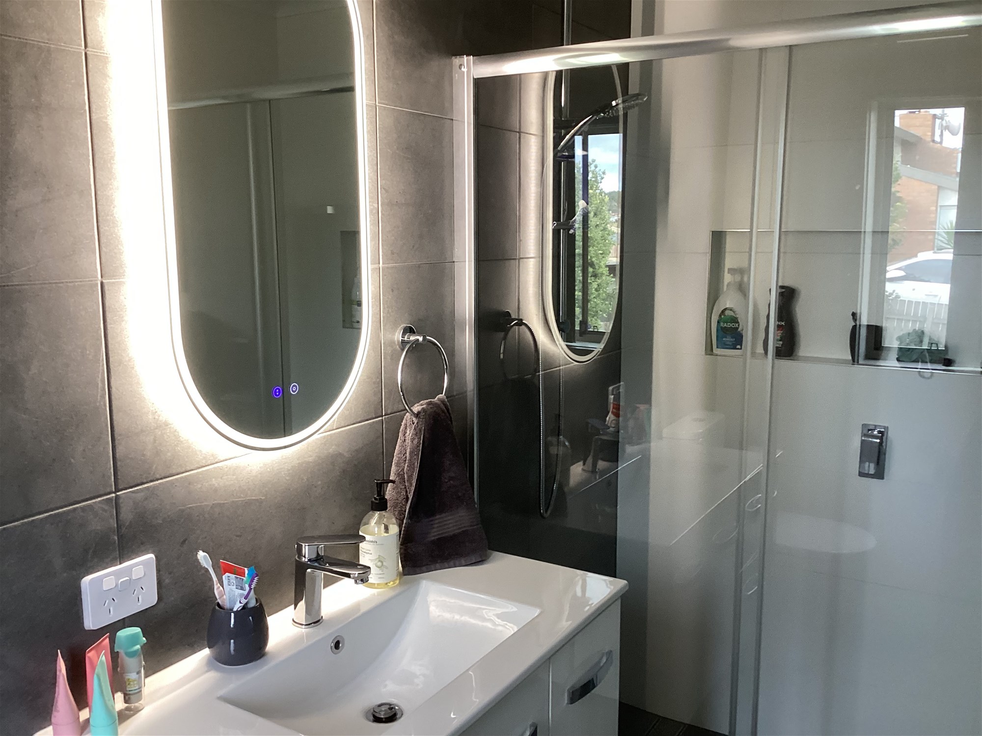 “Stunning Coastal Retreat: Immaculate House 25