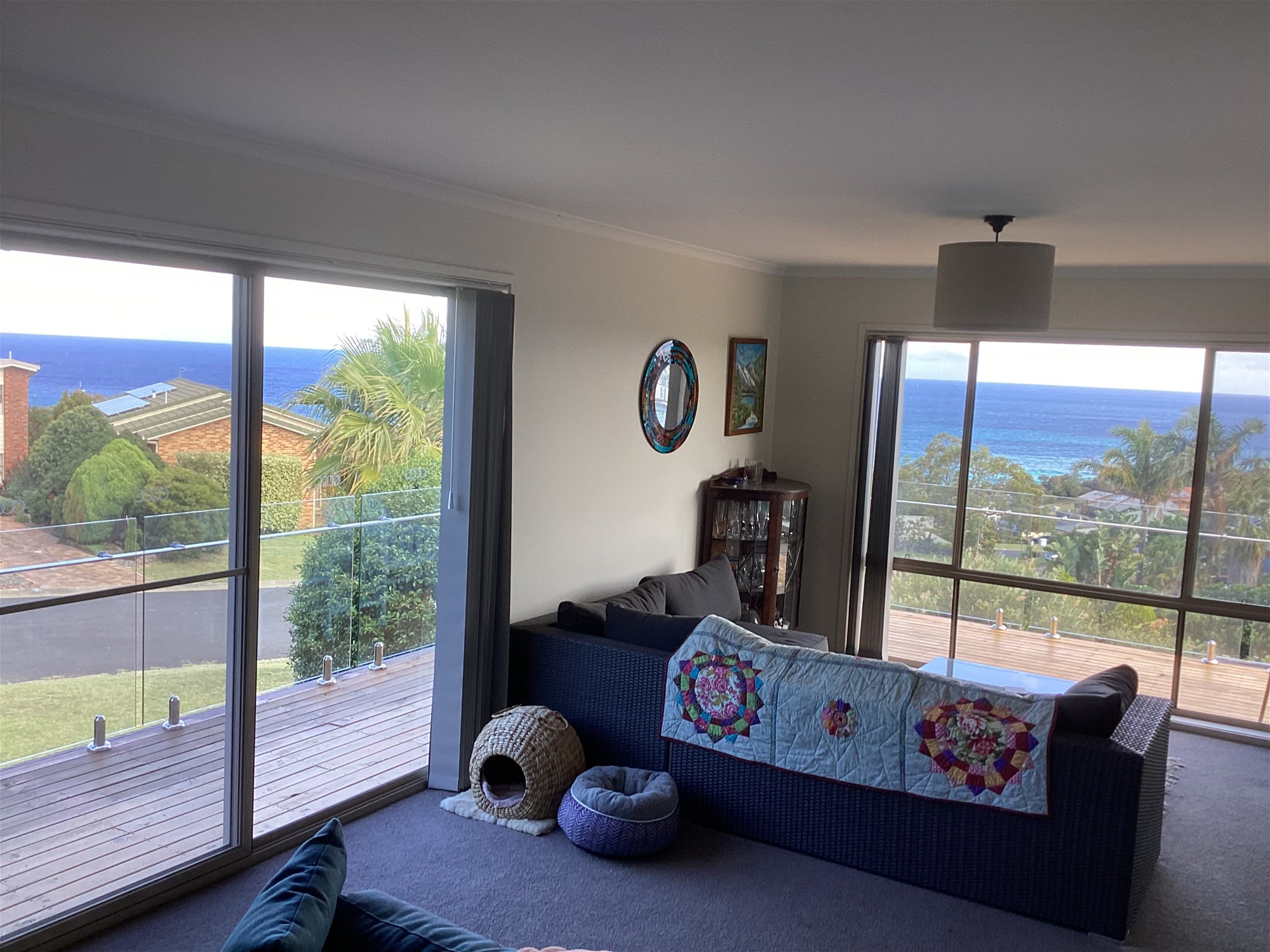 “Stunning Coastal Retreat: Immaculate House 17