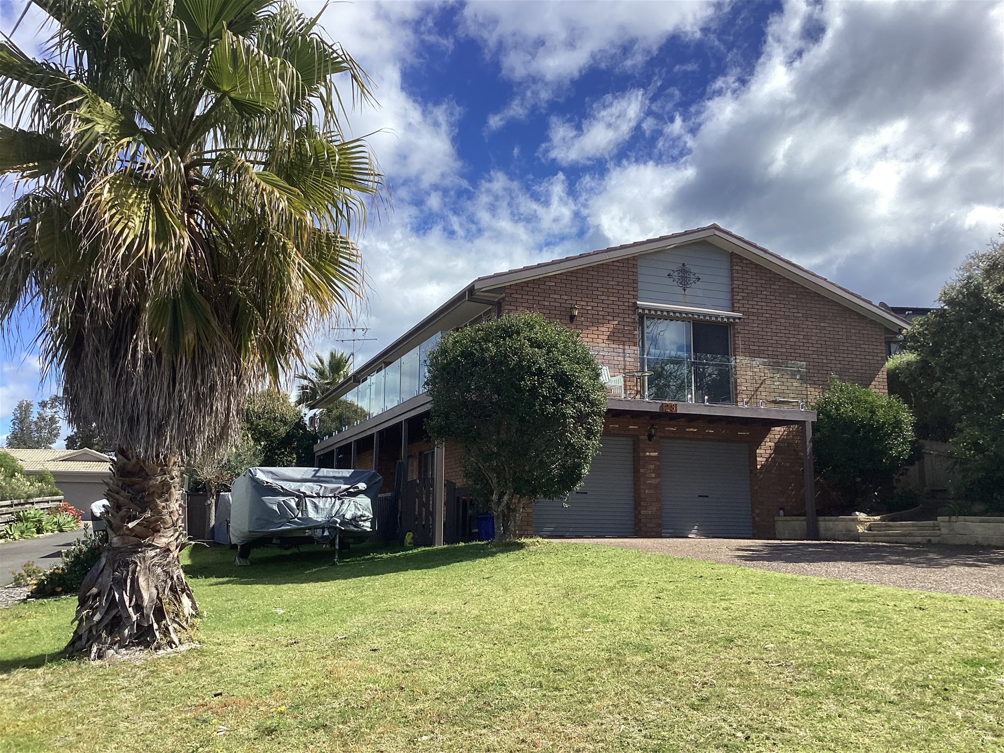 “Stunning Coastal Retreat: Immaculate House 9