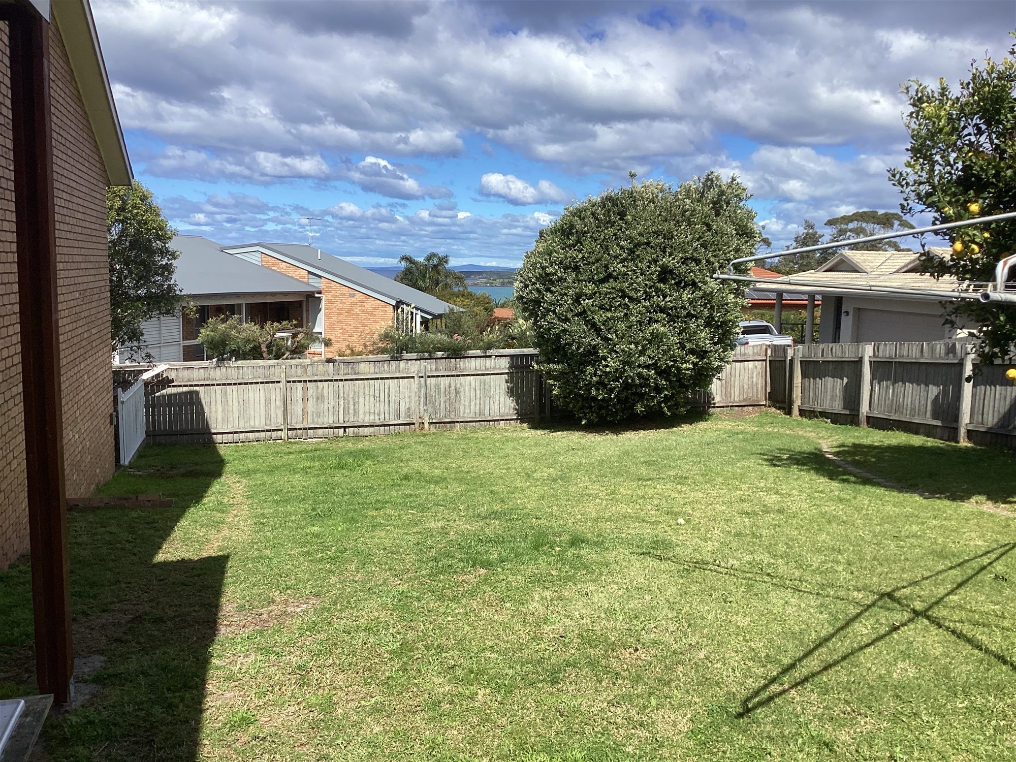 “Stunning Coastal Retreat: Immaculate House 40