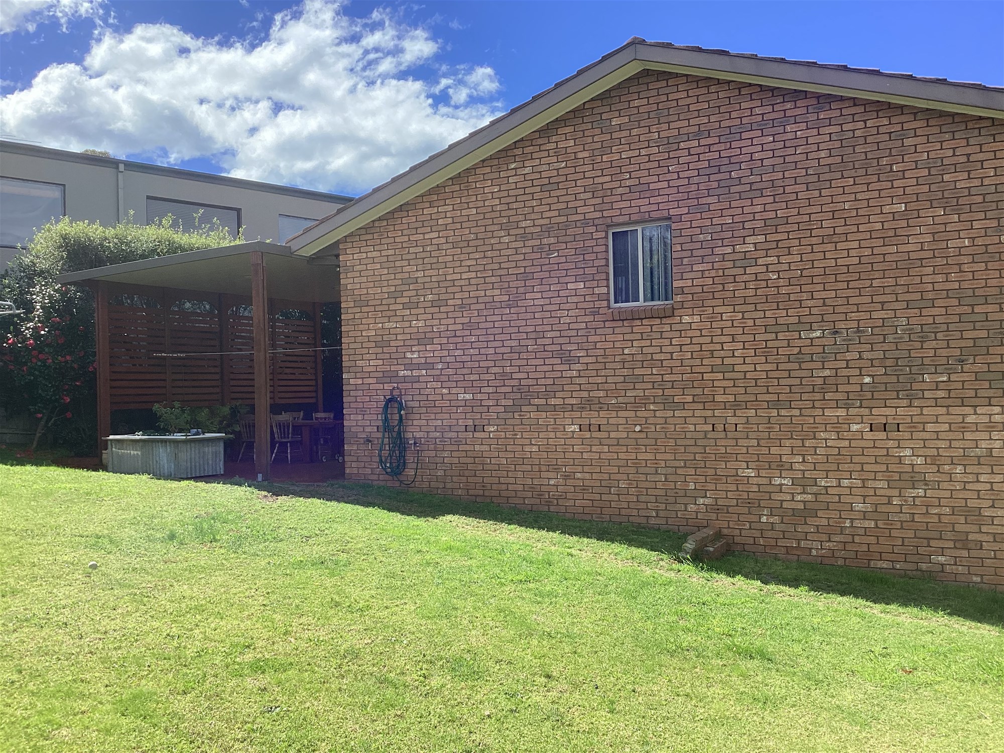 “Stunning Coastal Retreat: Immaculate House 42