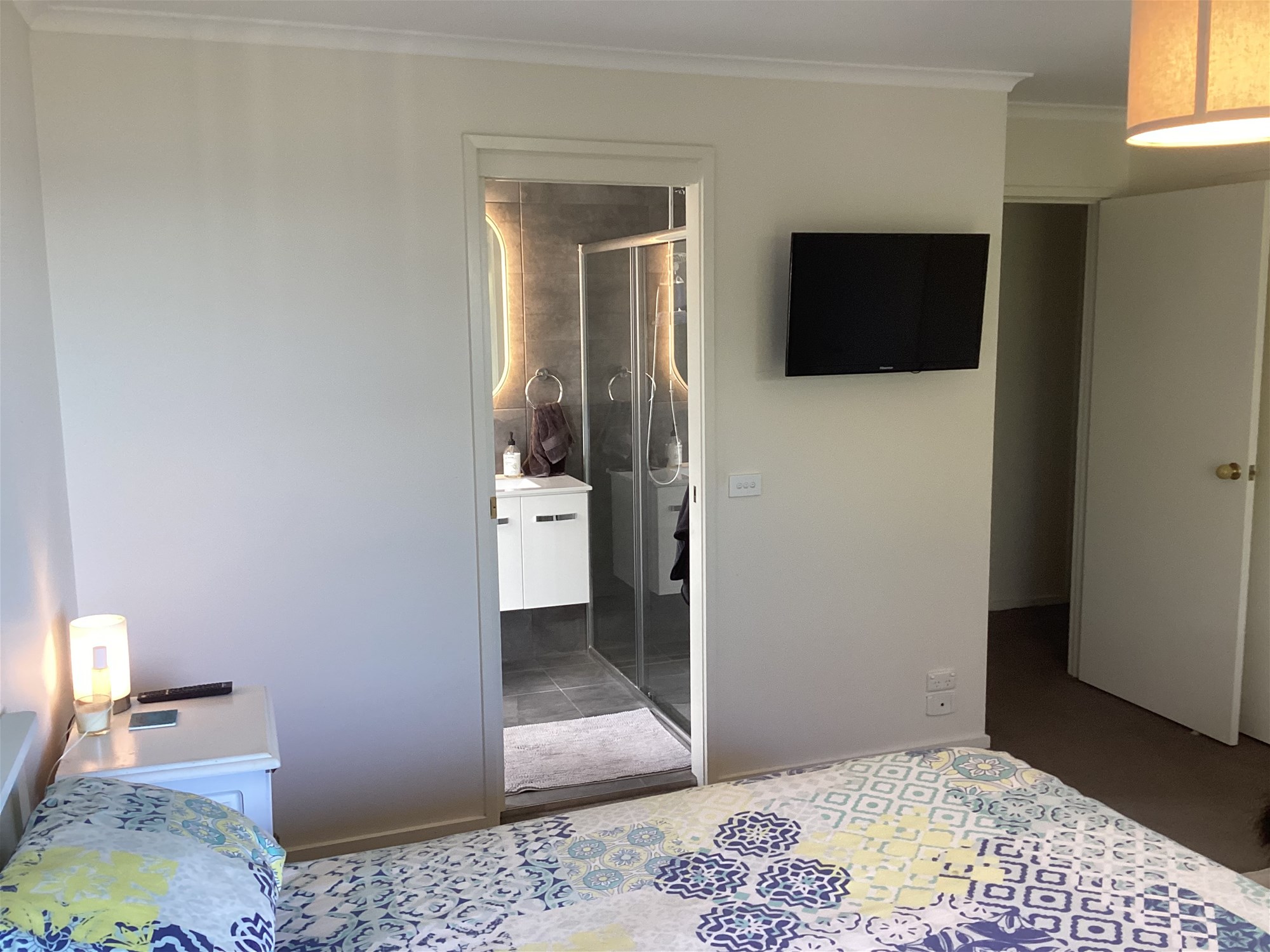 “Stunning Coastal Retreat: Immaculate House 23