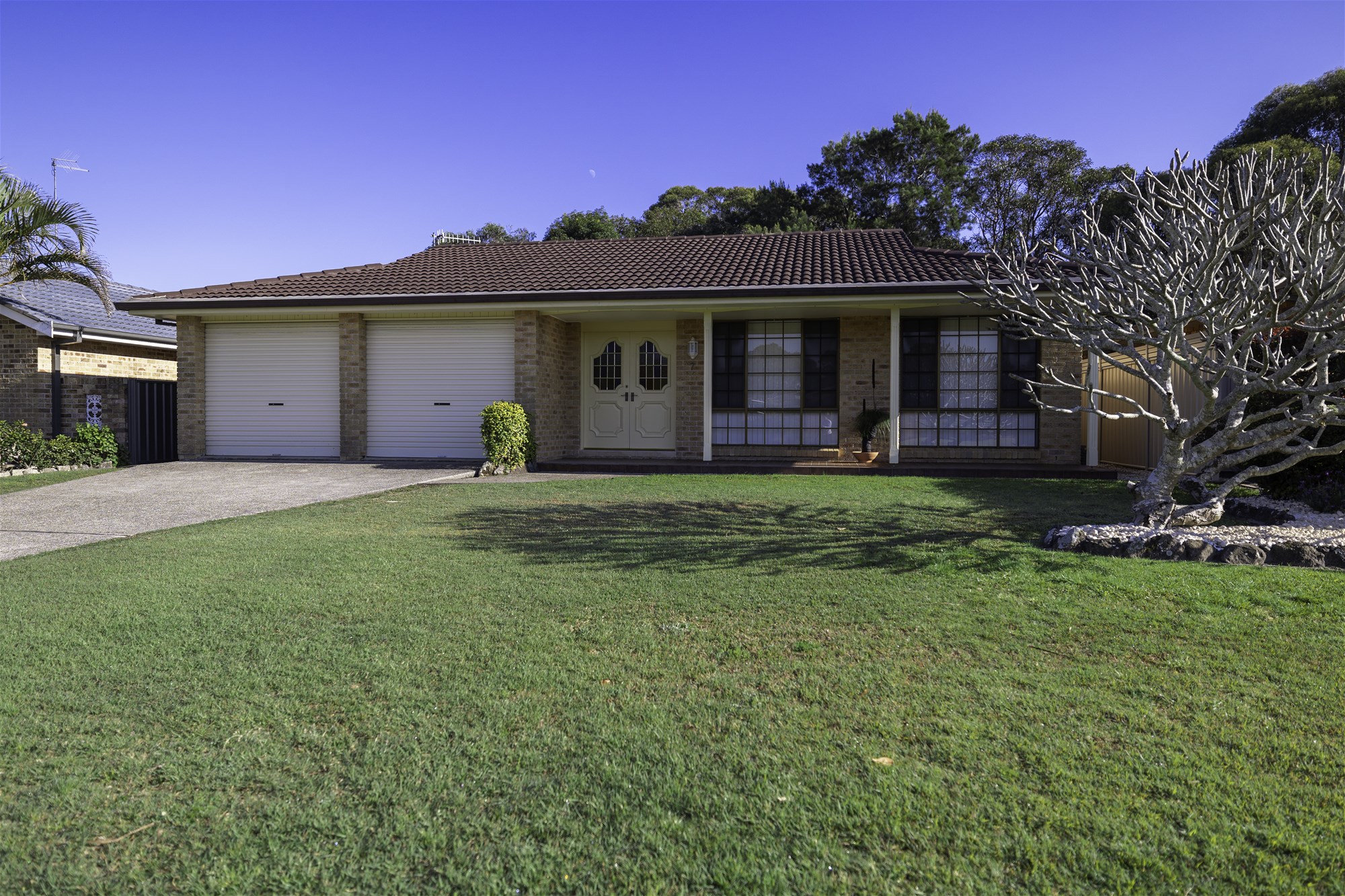 “Stunning Coastal Getaway: Charming House for Sale in Beautiful Forster!”