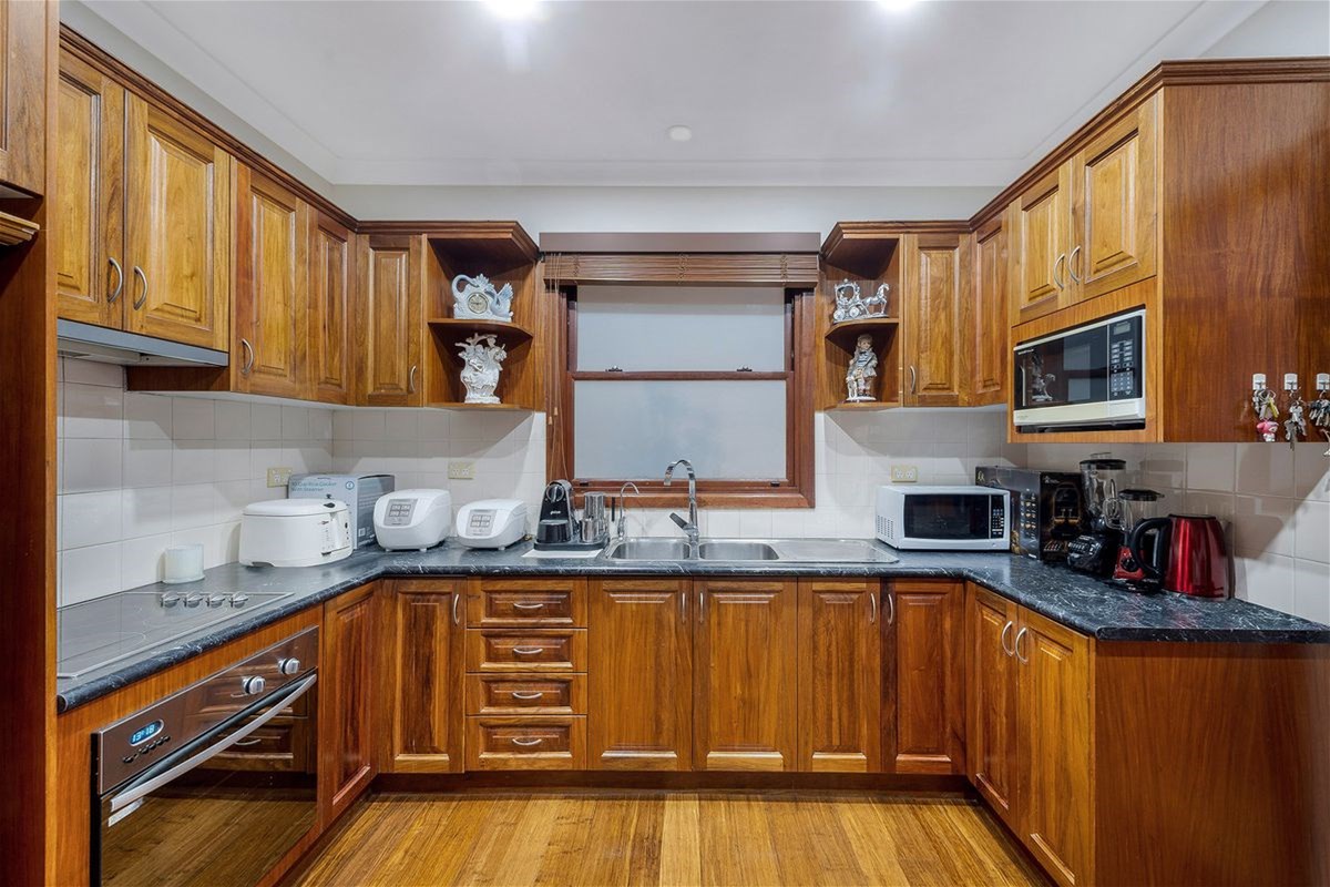 FULL BRICK 3 BEDROOM HOUSE 3