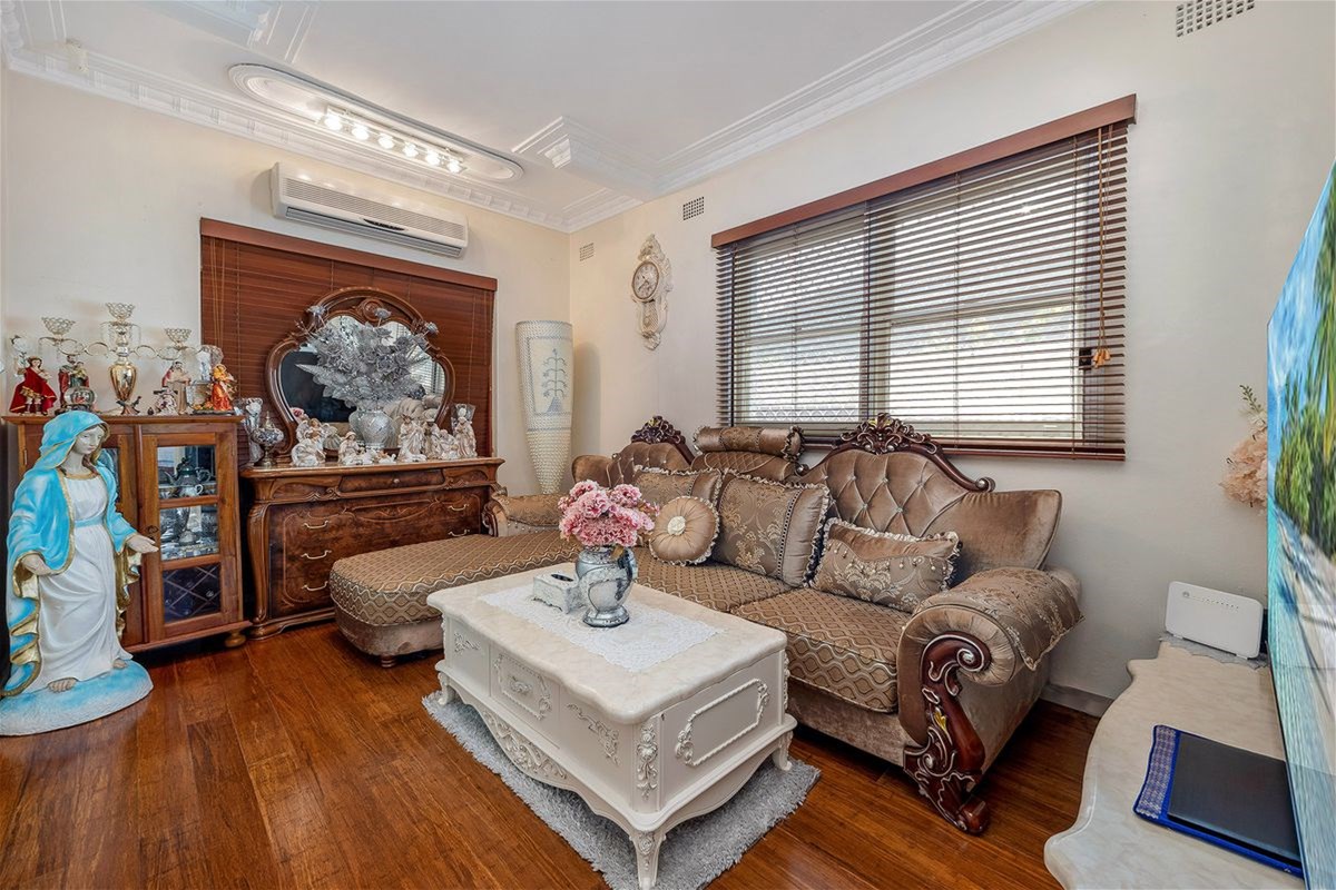 FULL BRICK 3 BEDROOM HOUSE 2