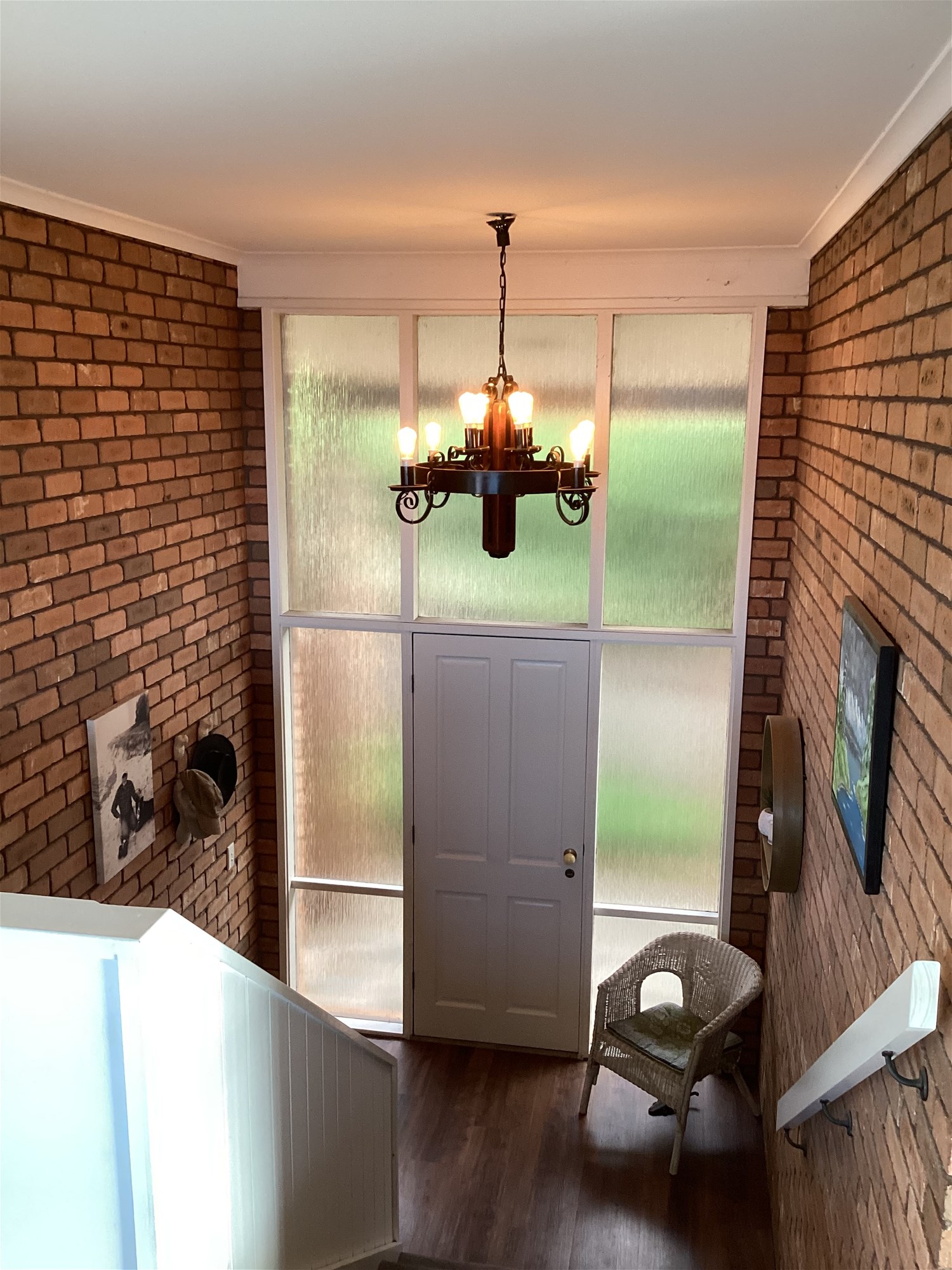 “Stunning Coastal Retreat: Immaculate House 19