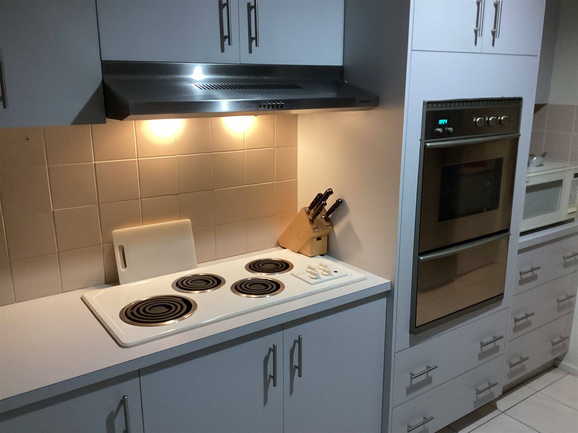 “Stunning Coastal Retreat: Immaculate House 14