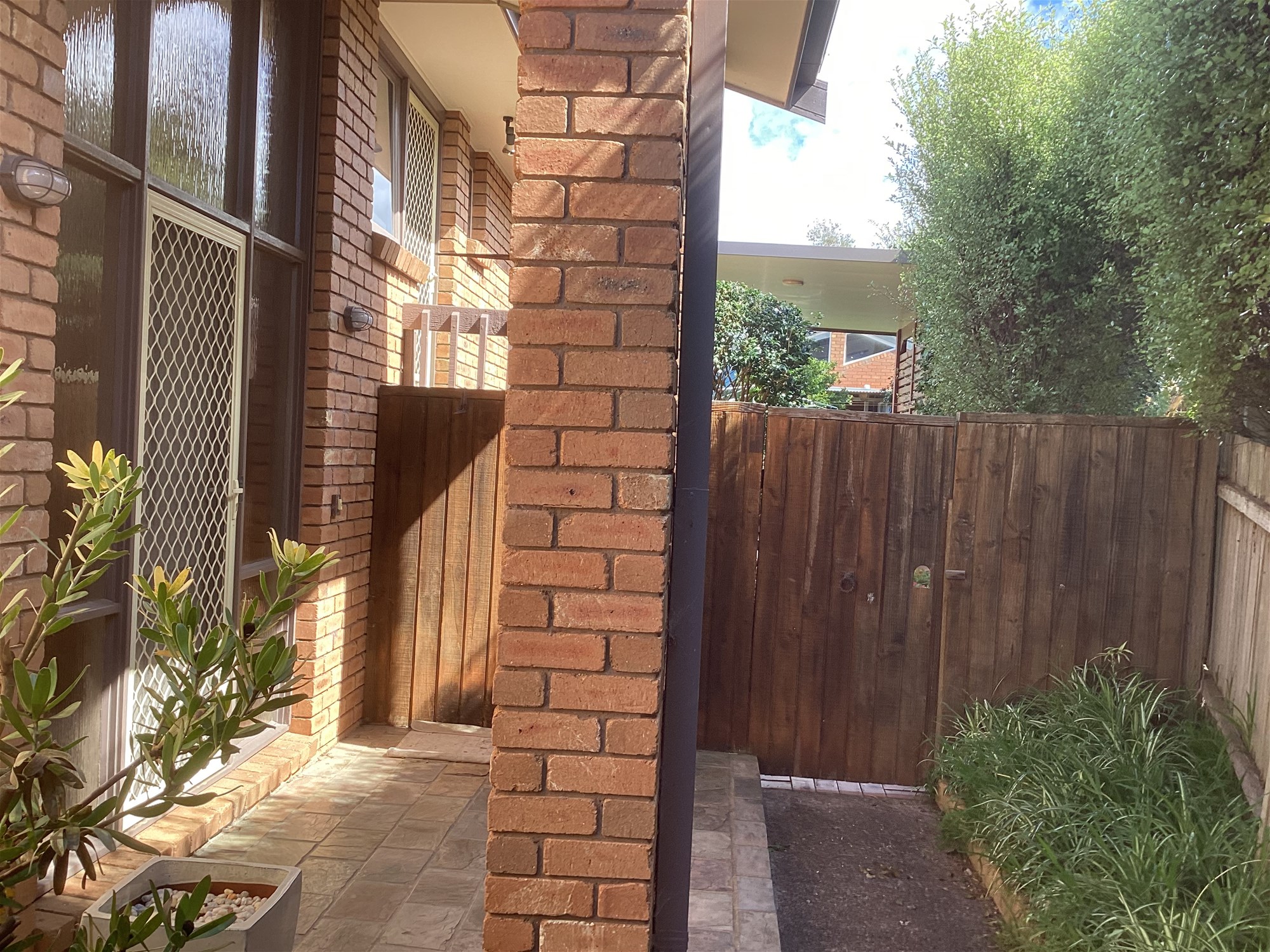 “Stunning Coastal Retreat: Immaculate House 51