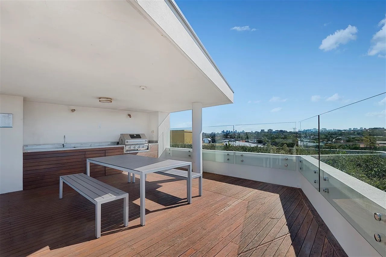 “Modern and Luxurious Apartment for 11