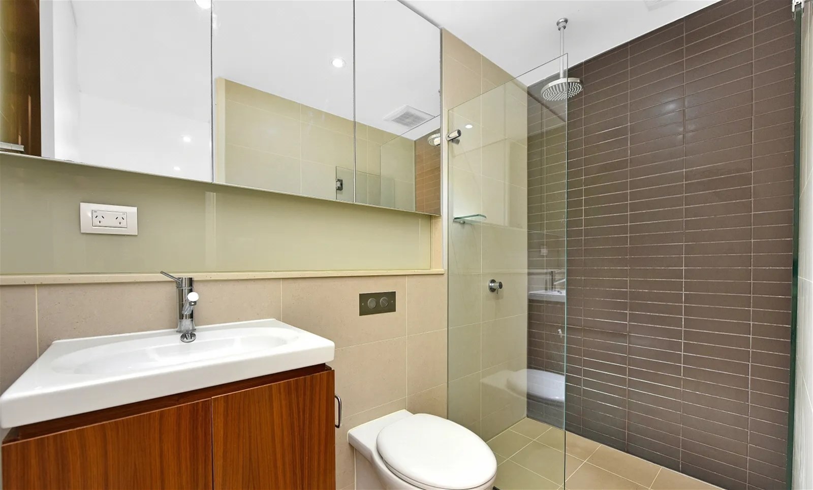 “Modern and Luxurious Apartment for 8