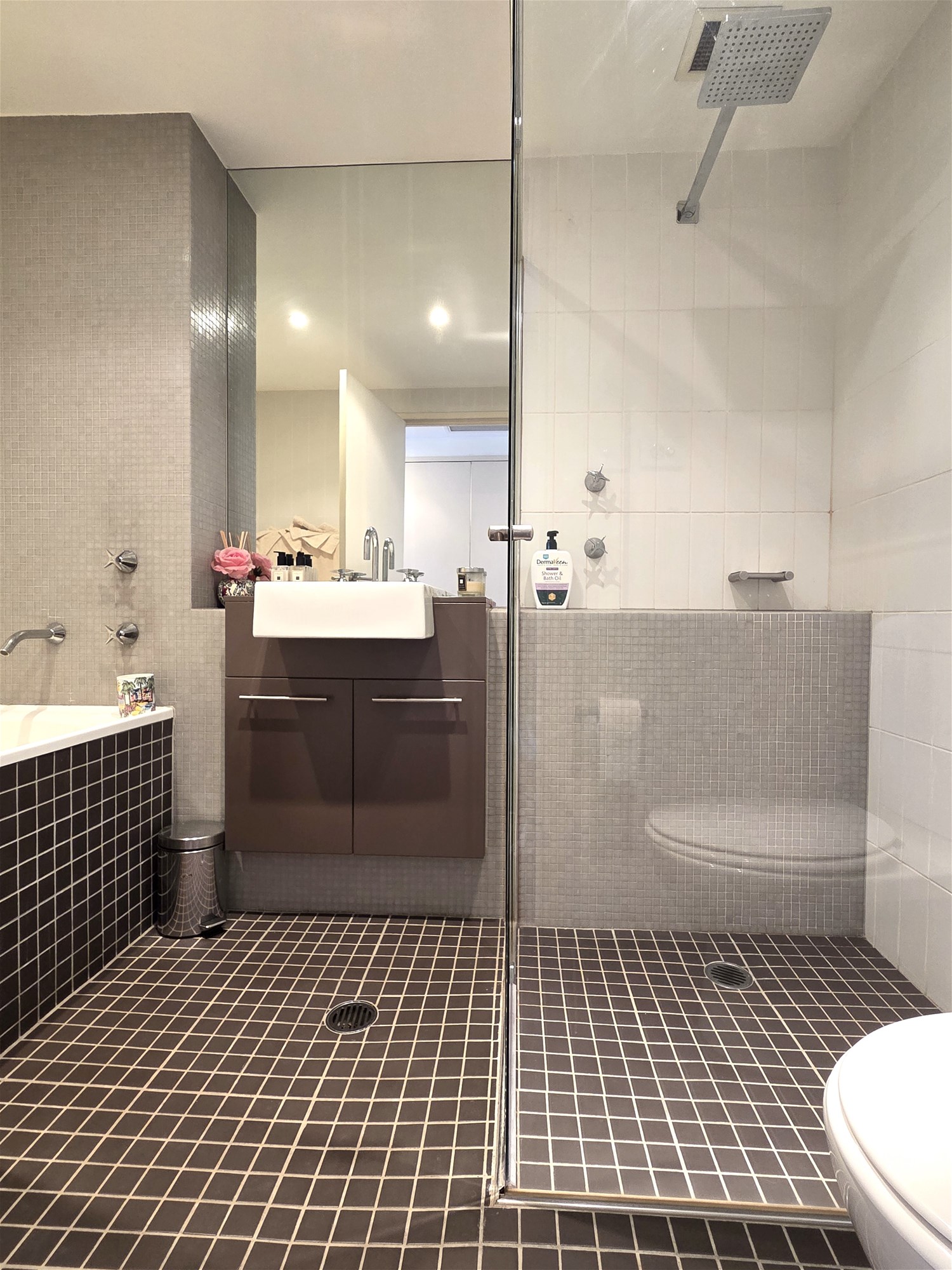 Luxury Dual-Level Penthouse Living with 5