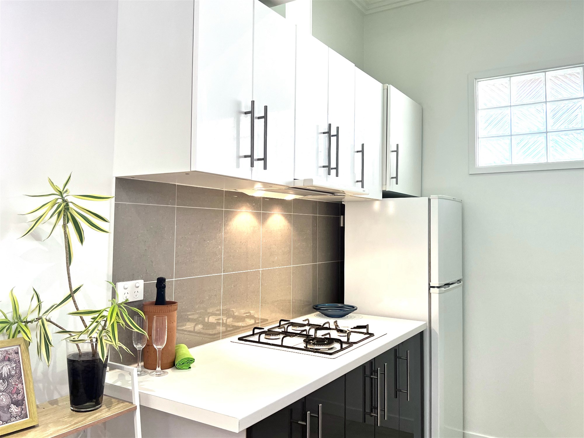 ACREAGE LIFESTYLE CLOSE TO THE 24