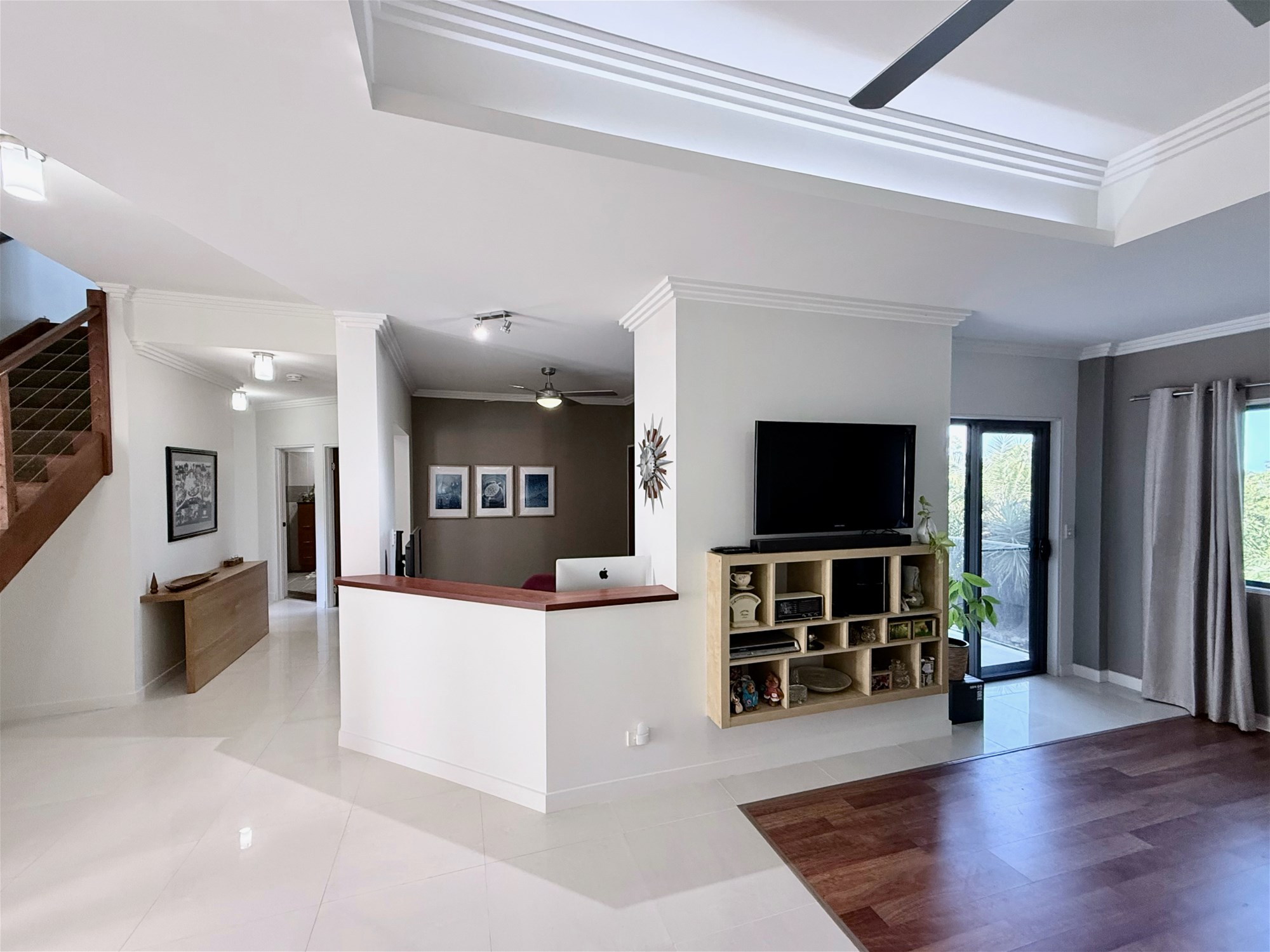 ACREAGE LIFESTYLE CLOSE TO THE 26