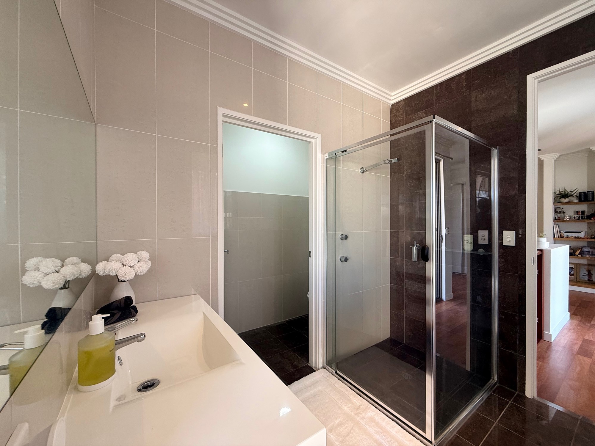 ACREAGE LIFESTYLE CLOSE TO THE 33