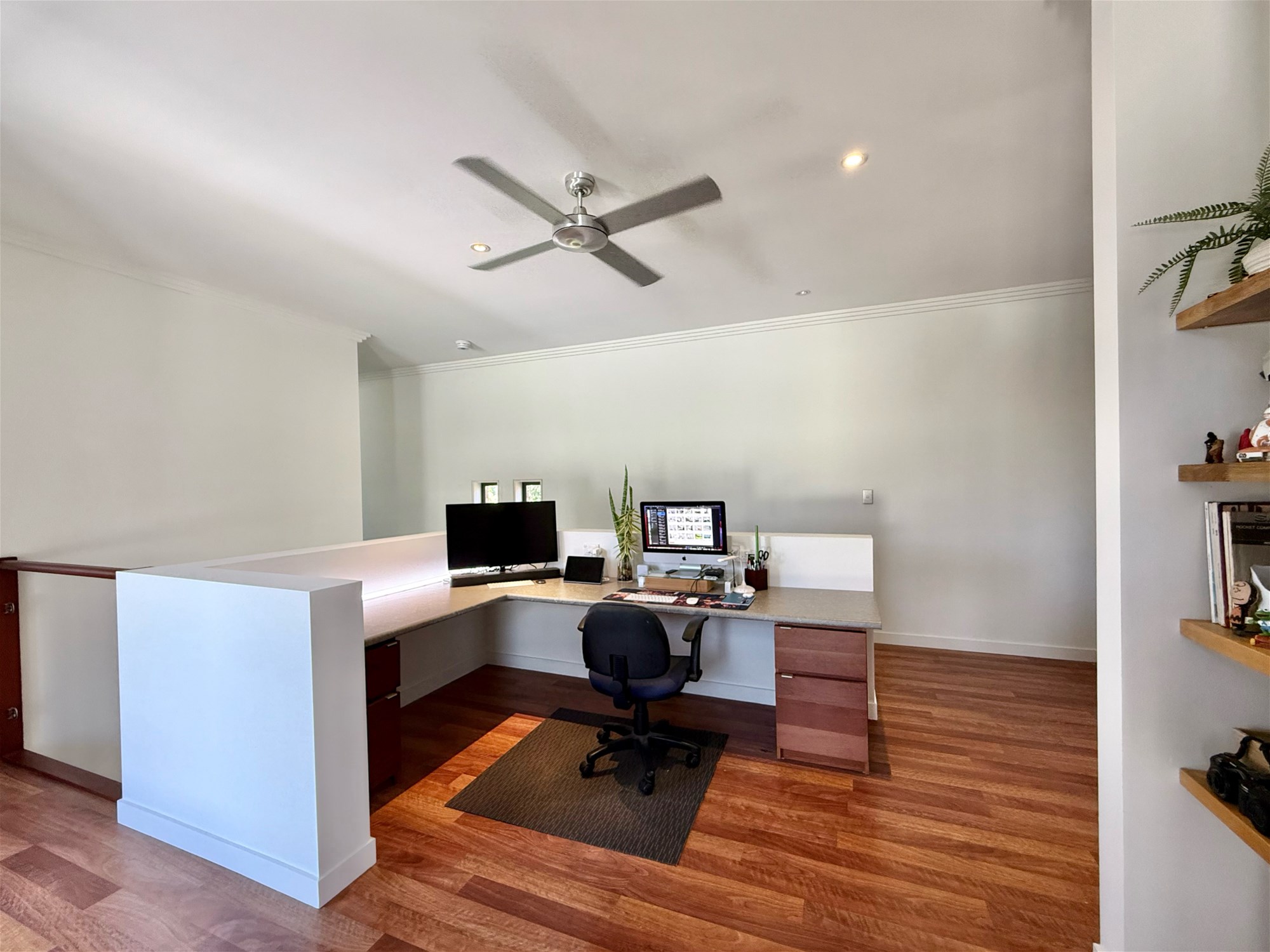 ACREAGE LIFESTYLE CLOSE TO THE 34