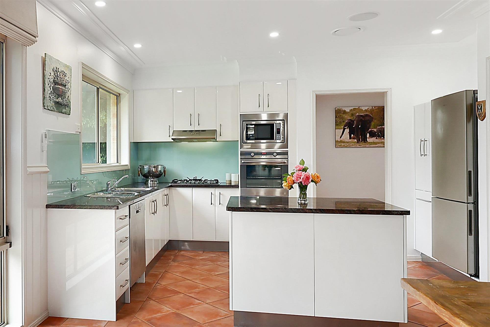 Country style living so close 3