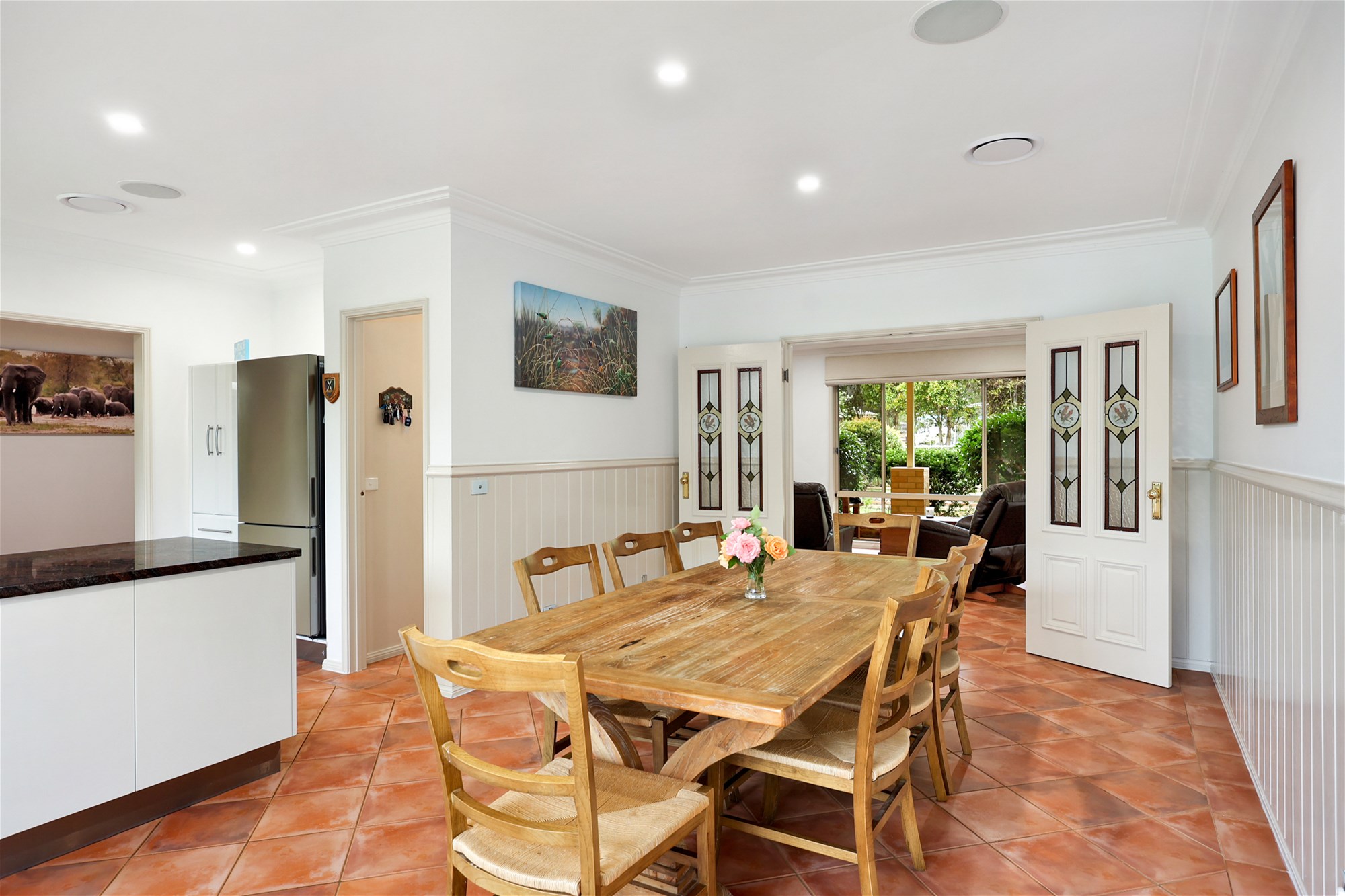 Country style living so close 8