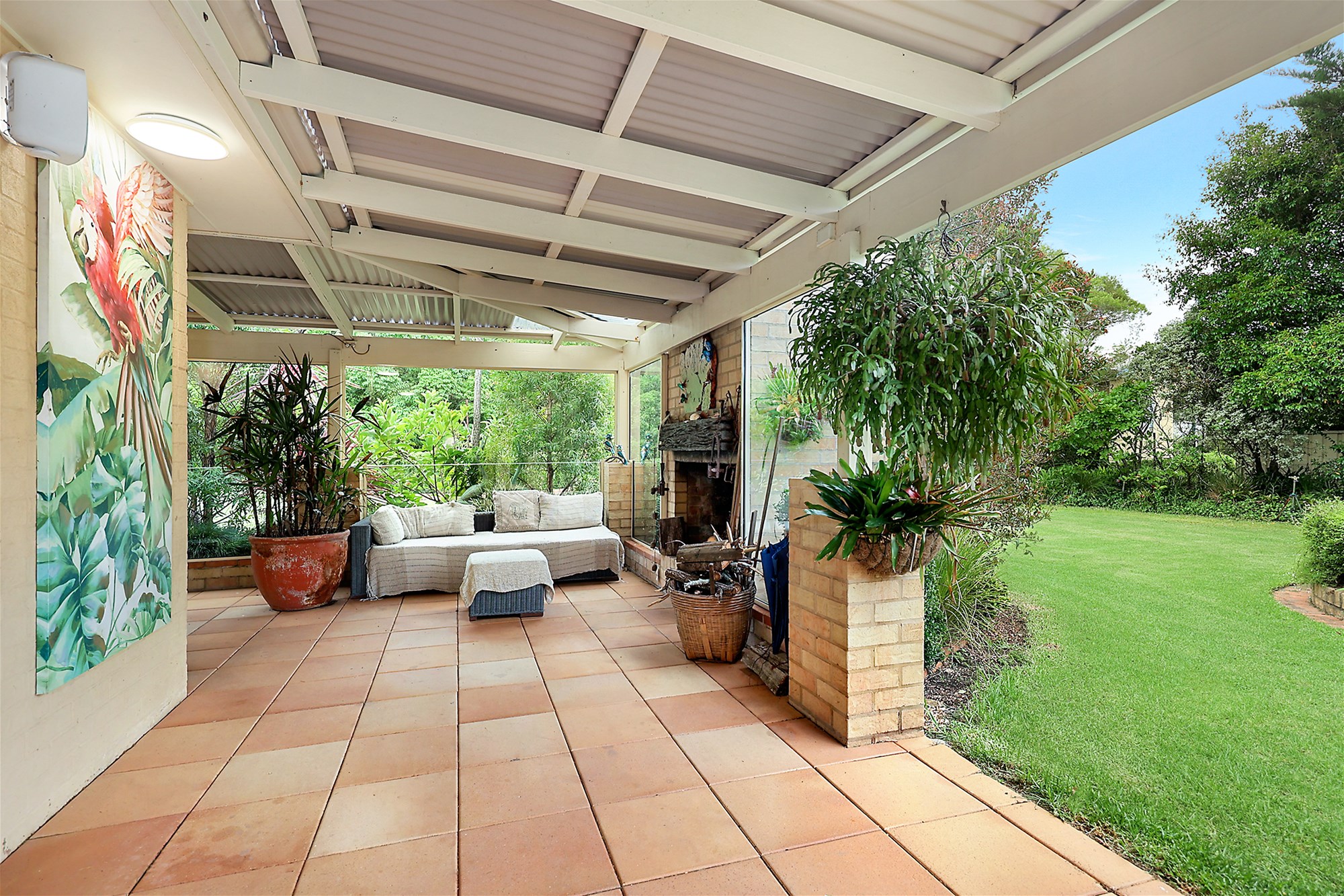 Country style living so close 9