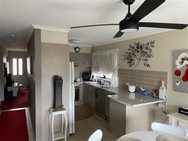 Stunning Home, room for 2 8