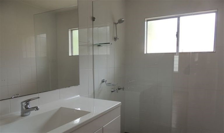 Charming Elevated Queenslander in Ashmore 5