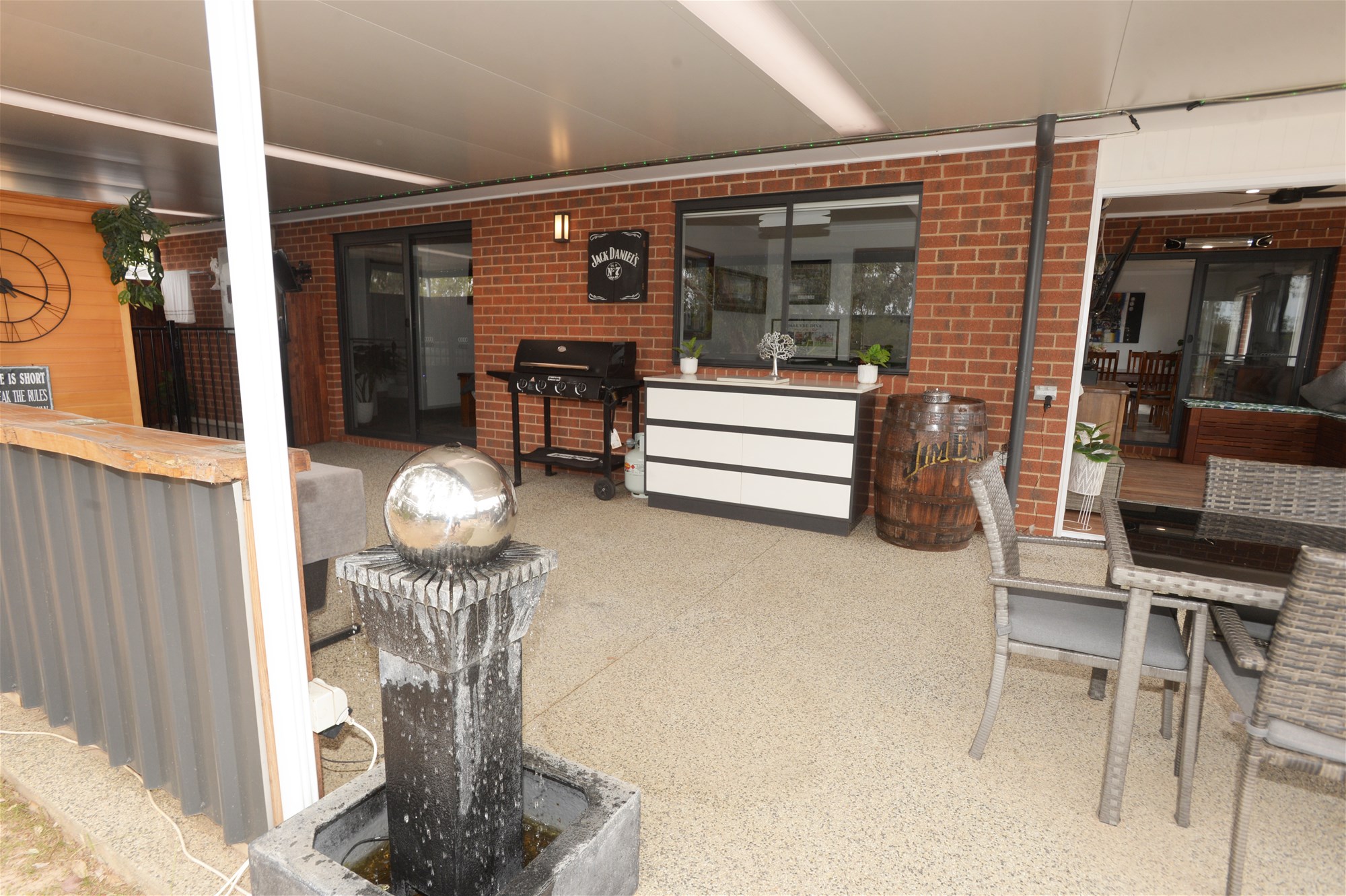 Elegant Semi Rural Family Living 16