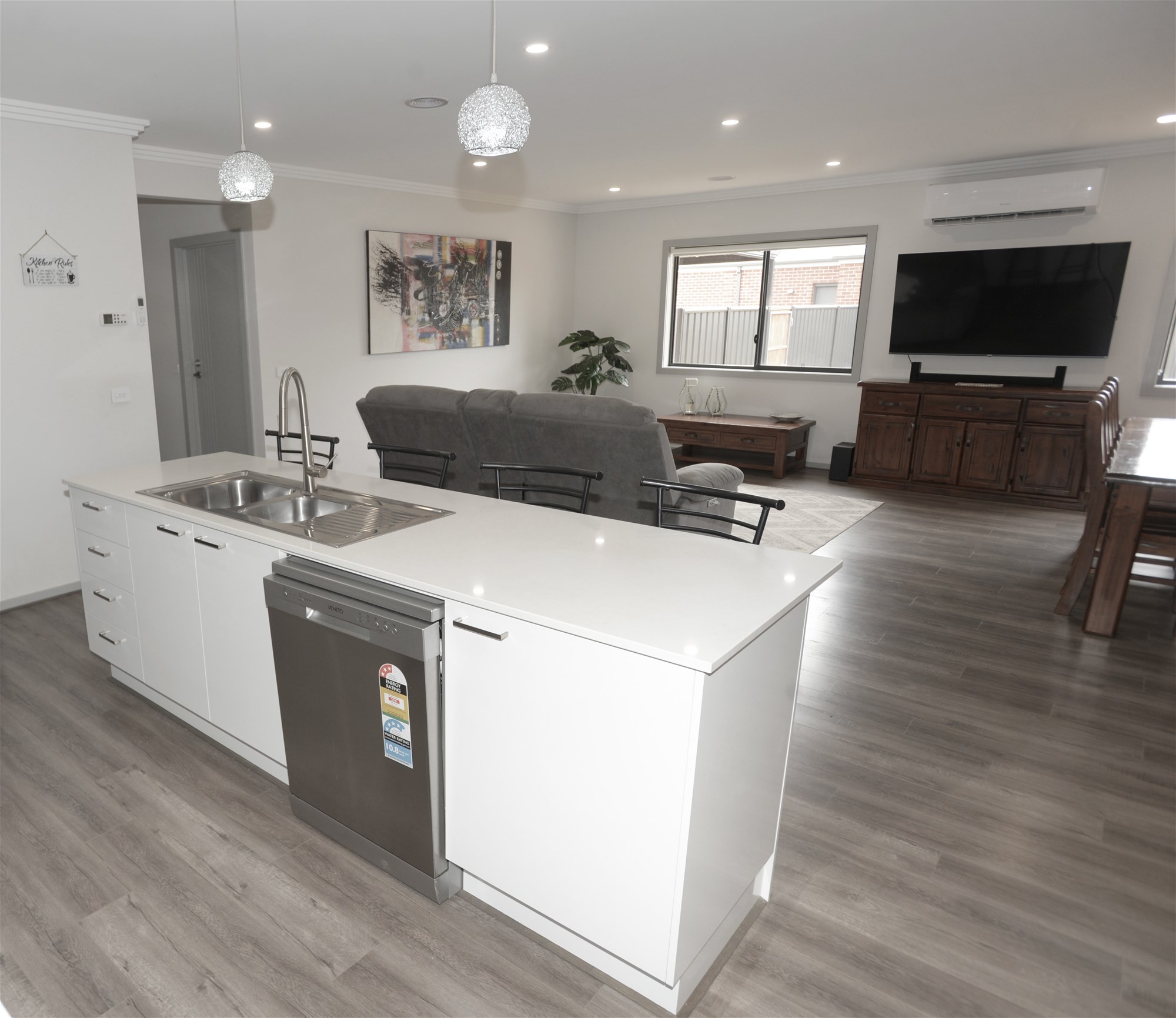 Elegant Semi Rural Family Living 27