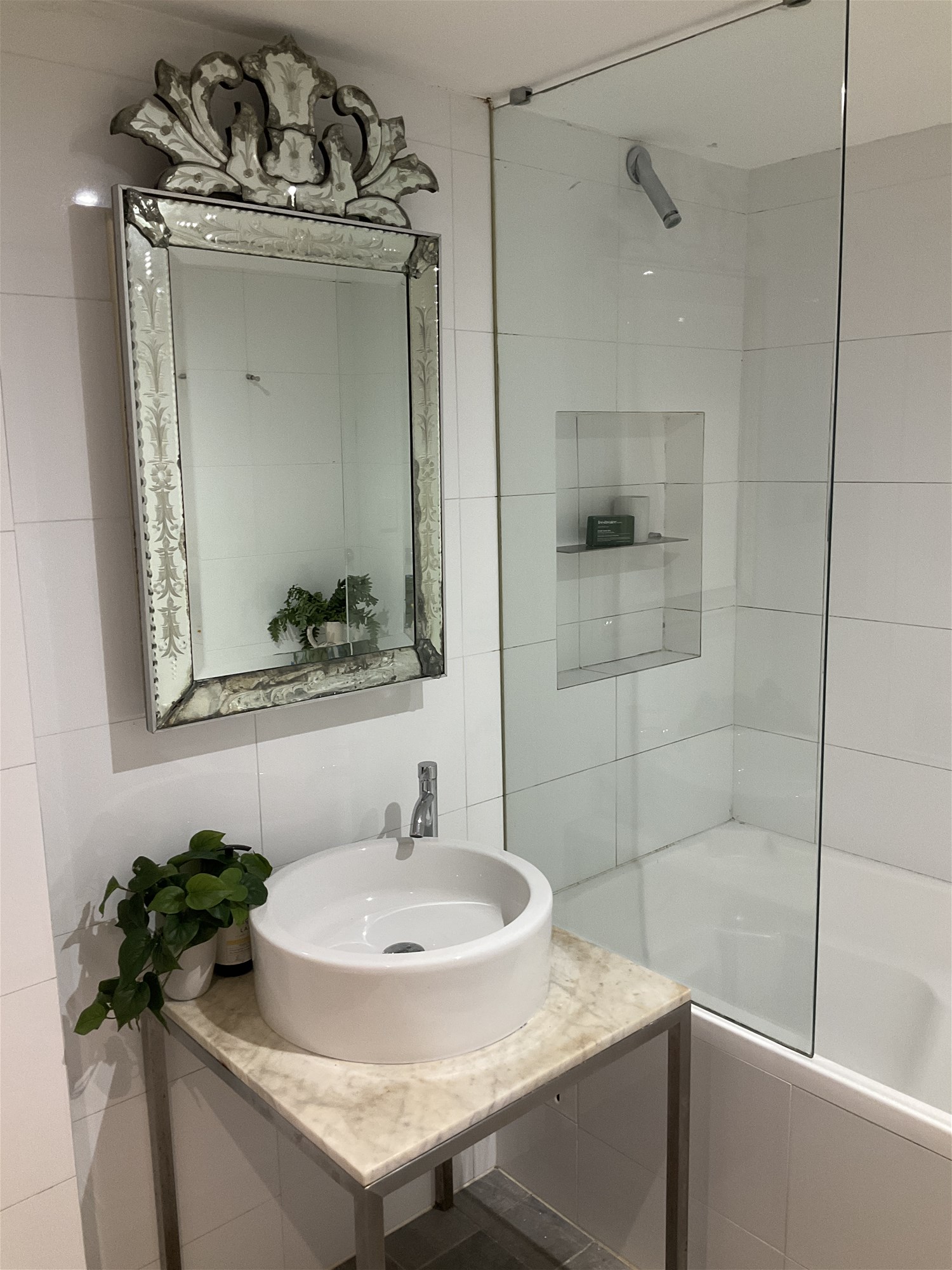 Apartment in iconic warehouse conversion 5