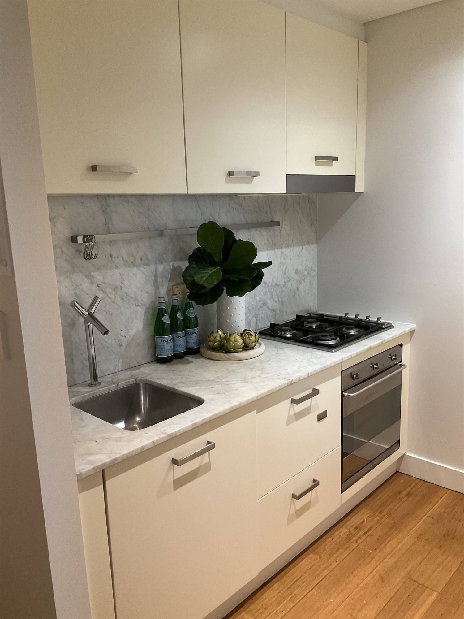 Apartment in iconic warehouse conversion 8