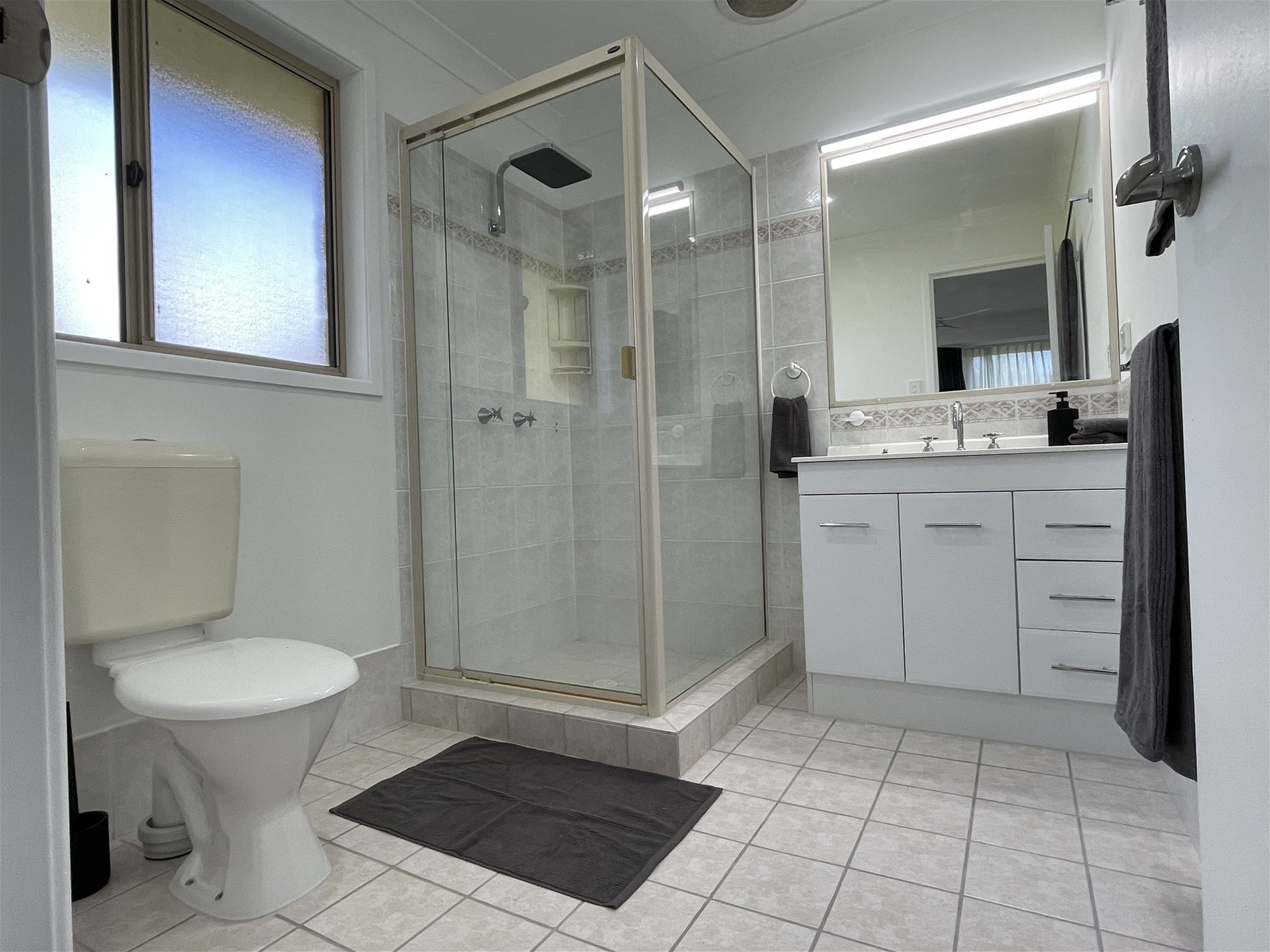 Spacious Family Home with 2-Bed 15