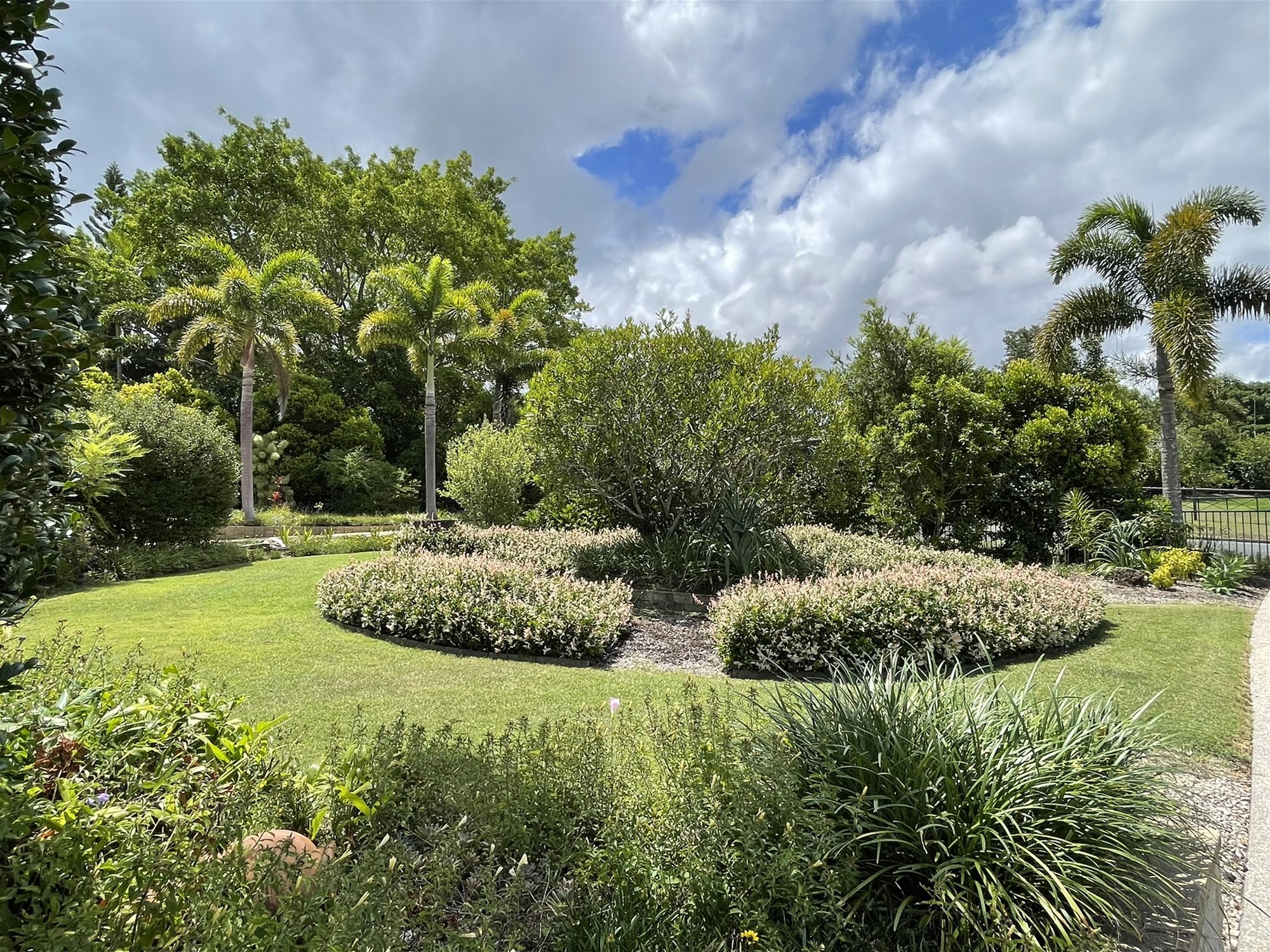 Spacious Family Home with 2-Bed 23