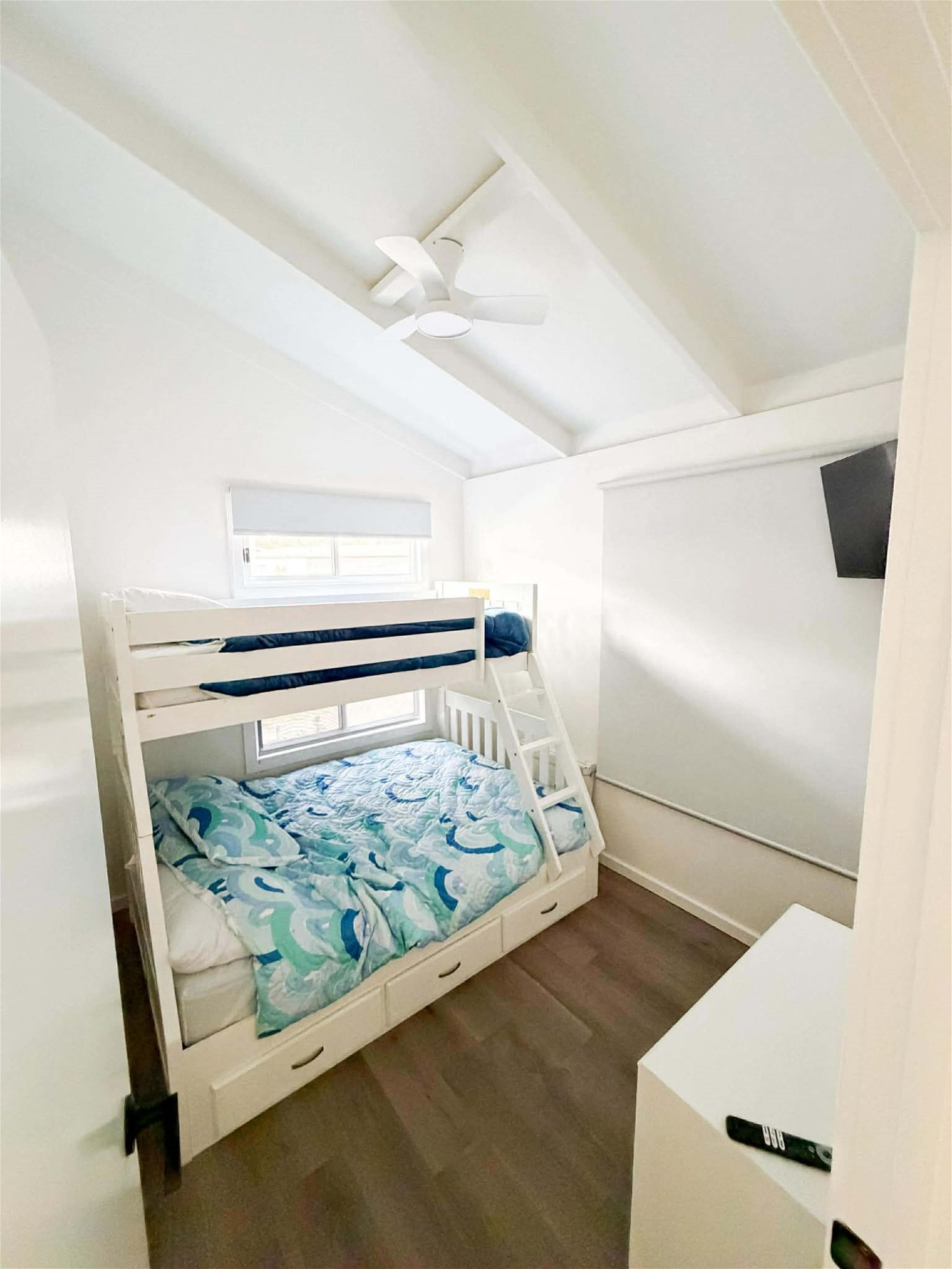 Fully Furnished Lakeside Escape – 9