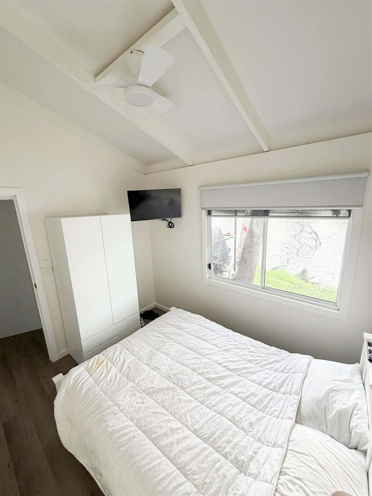 Fully Furnished Lakeside Escape – 10
