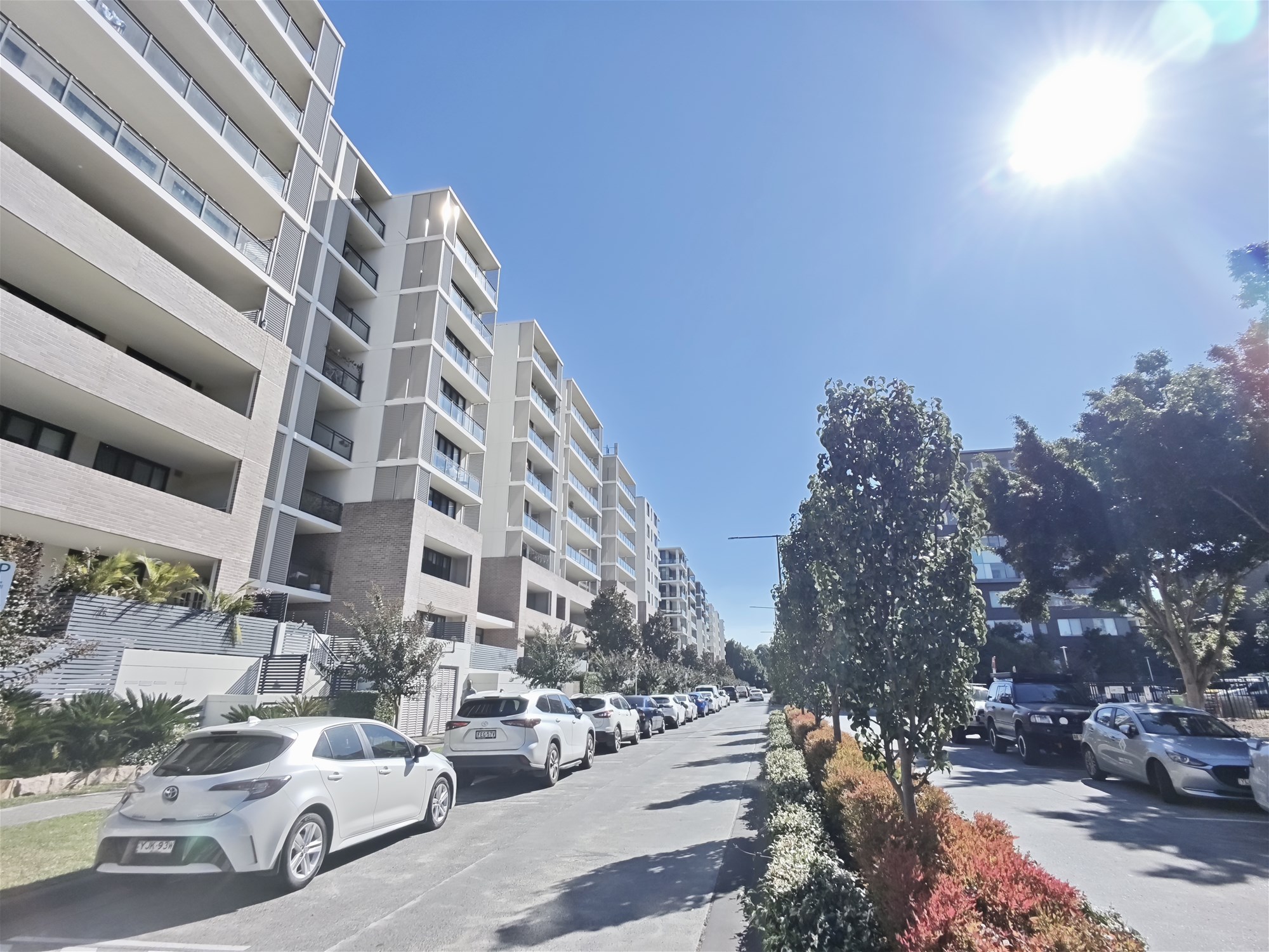 Sun-Drenched North-Facing Apartment in Prime Waterfront Location