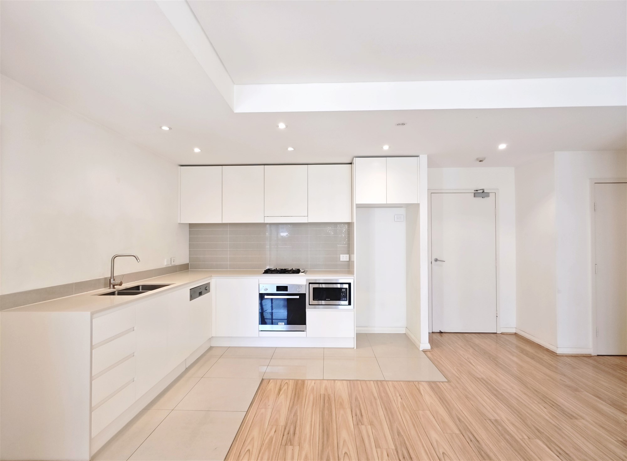 Sun-Drenched North-Facing Apartment in Prime 3