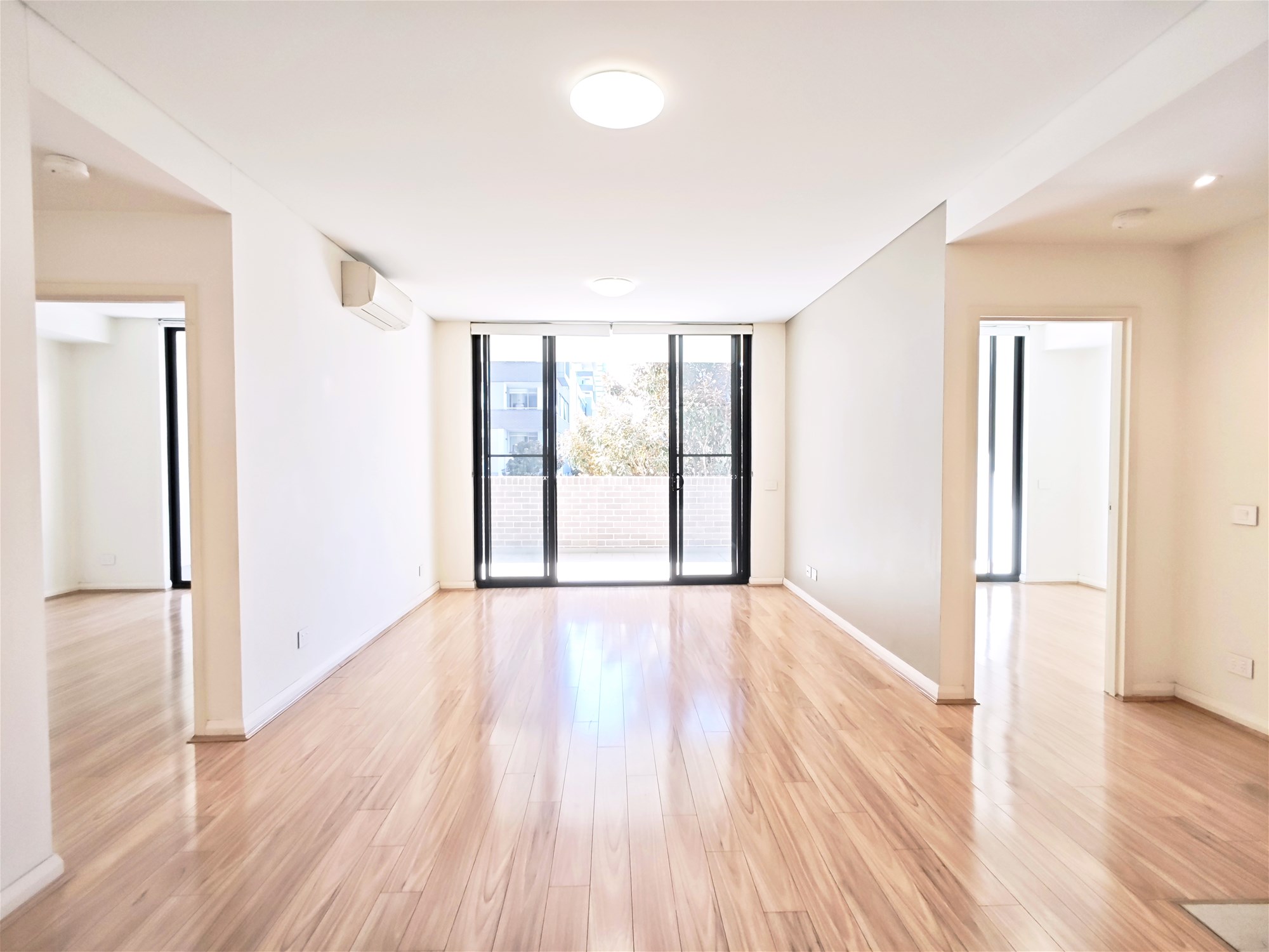 Sun-Drenched North-Facing Apartment in Prime 2