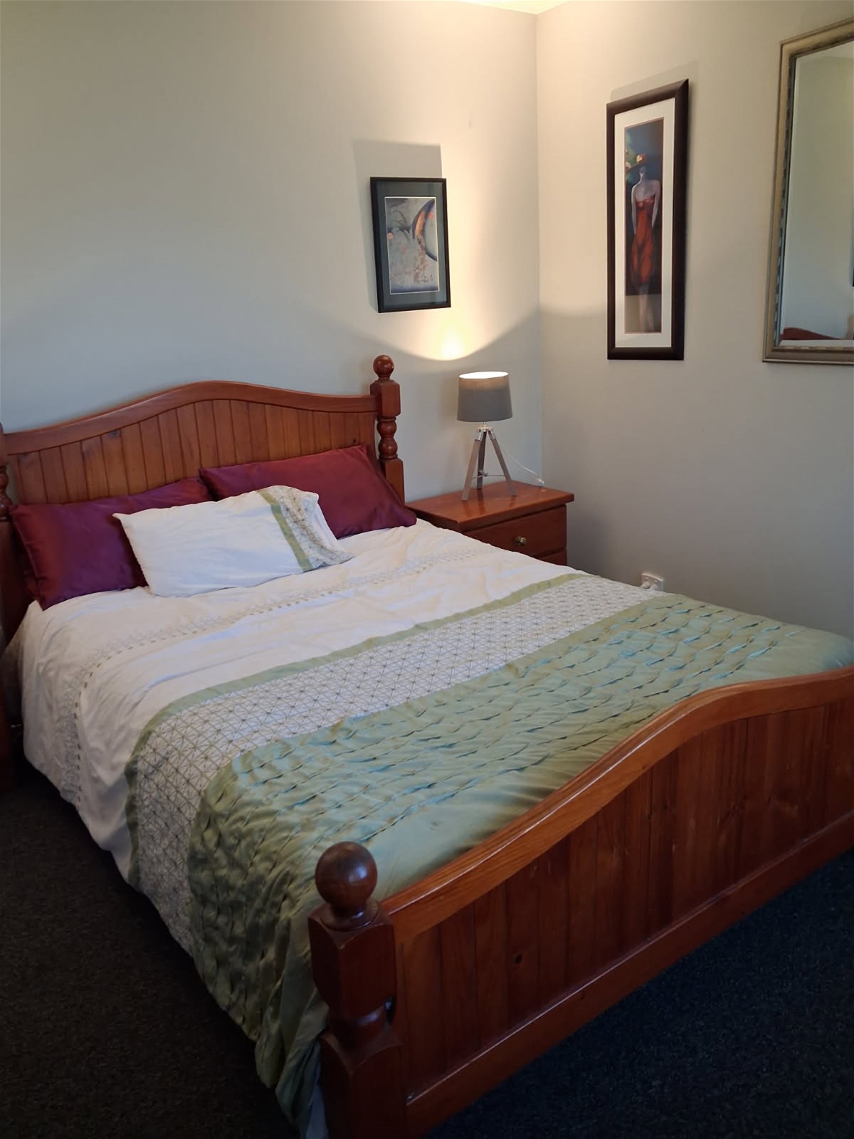 Peaceful Corner-Block Living with Space, Privacy & Potential, photo 6