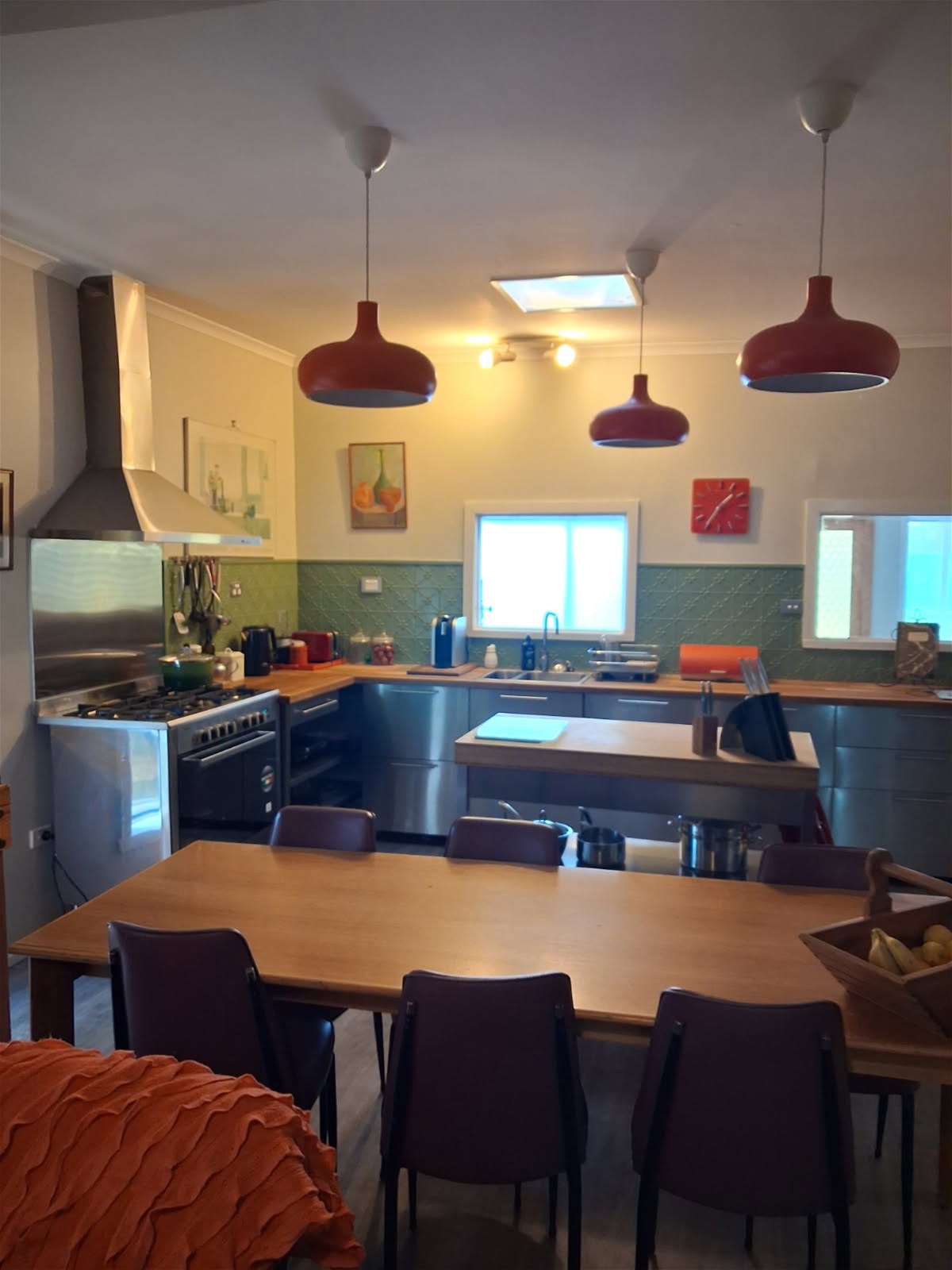 Peaceful Corner-Block Living with Space, Privacy & Potential, photo 7