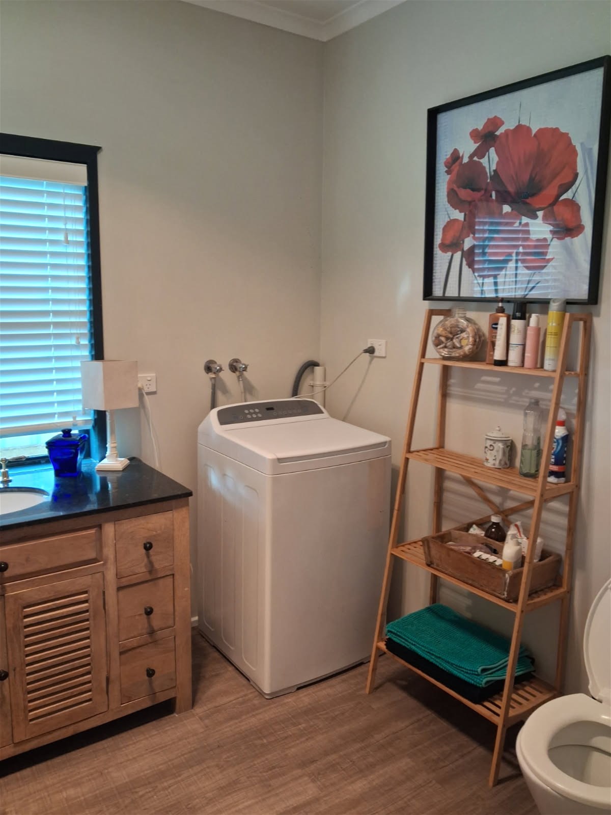 Peaceful Corner-Block Living with Space, Privacy & Potential, photo 12